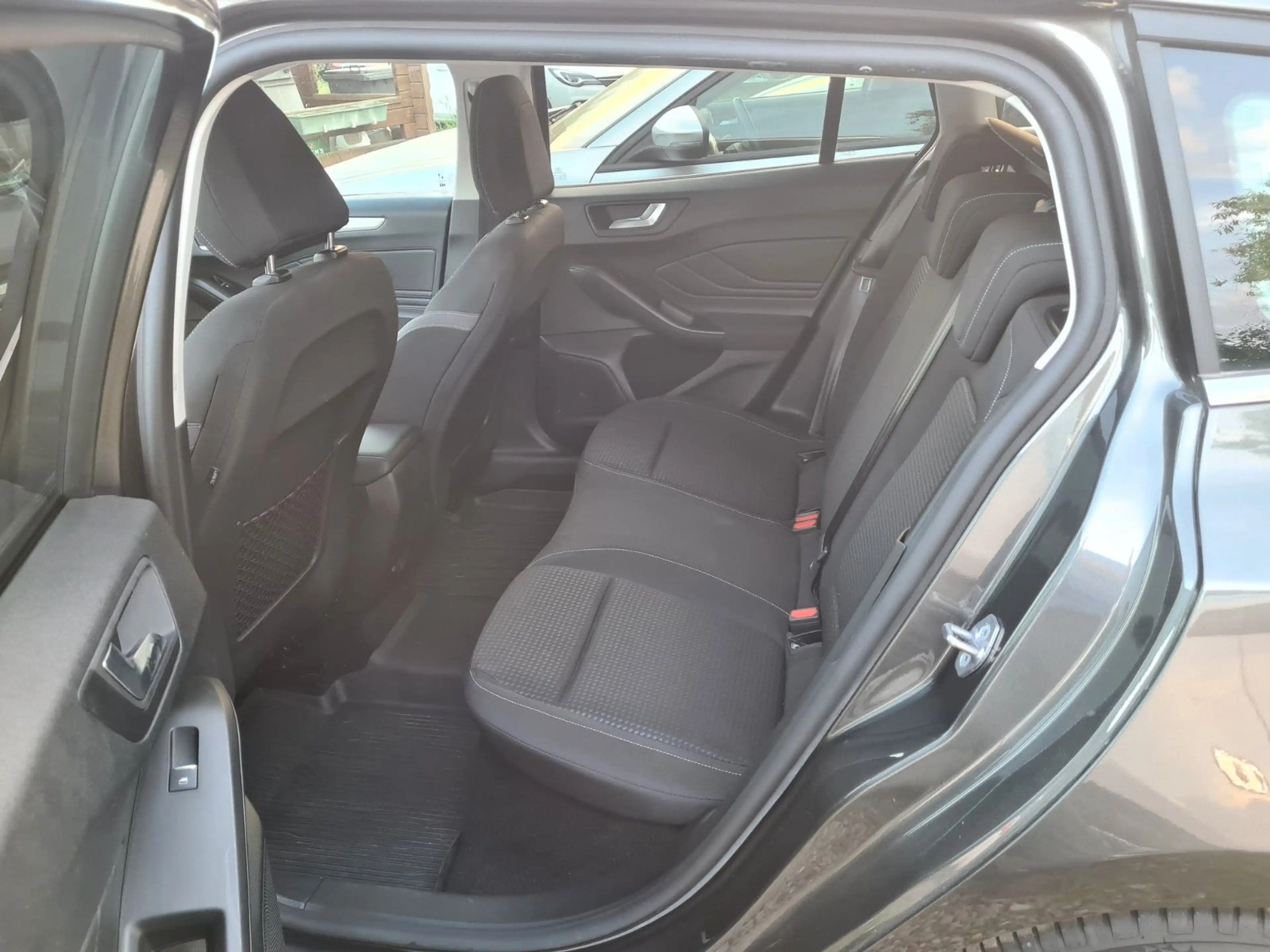 Ford Focus Turnier 1.5 EcoBlue Start-St. Aut. TOP Aus — photo 14