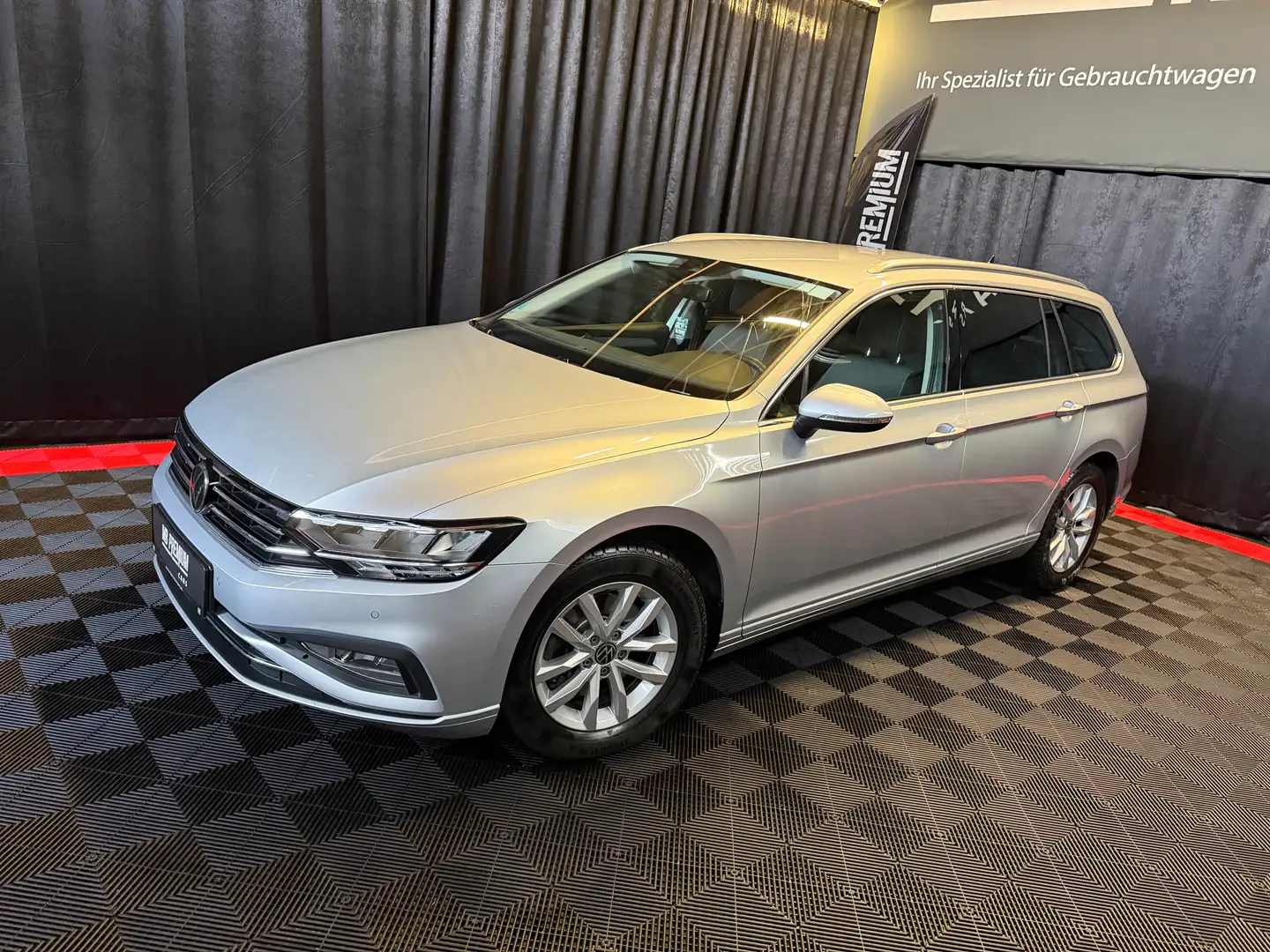 Volkswagen Passat Variant Business *DSG*AHK*LED*KAMERA* Argent - 2