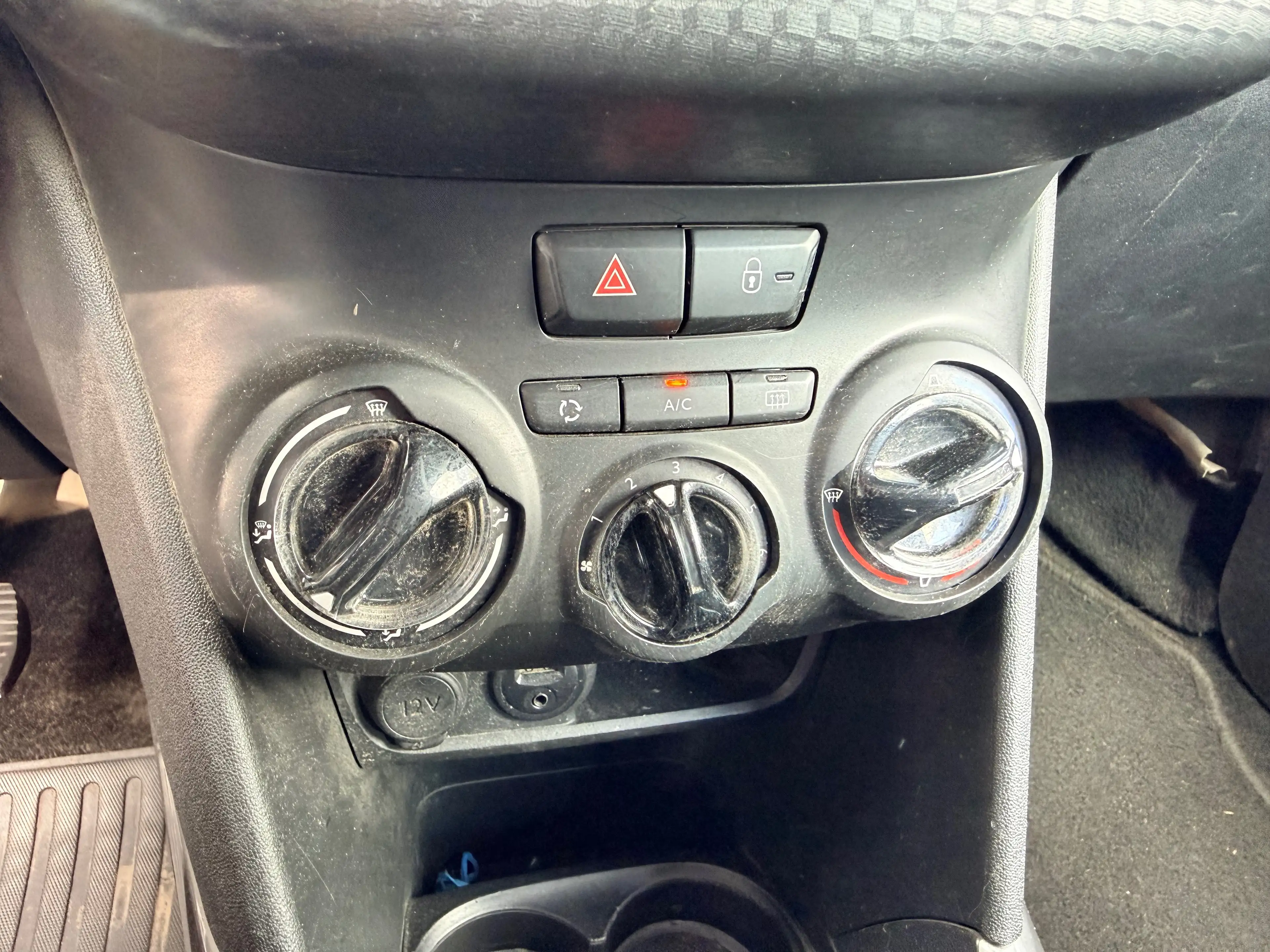 Peugeot 2008 2008 1.6 BlueHDi Active S — photo 12
