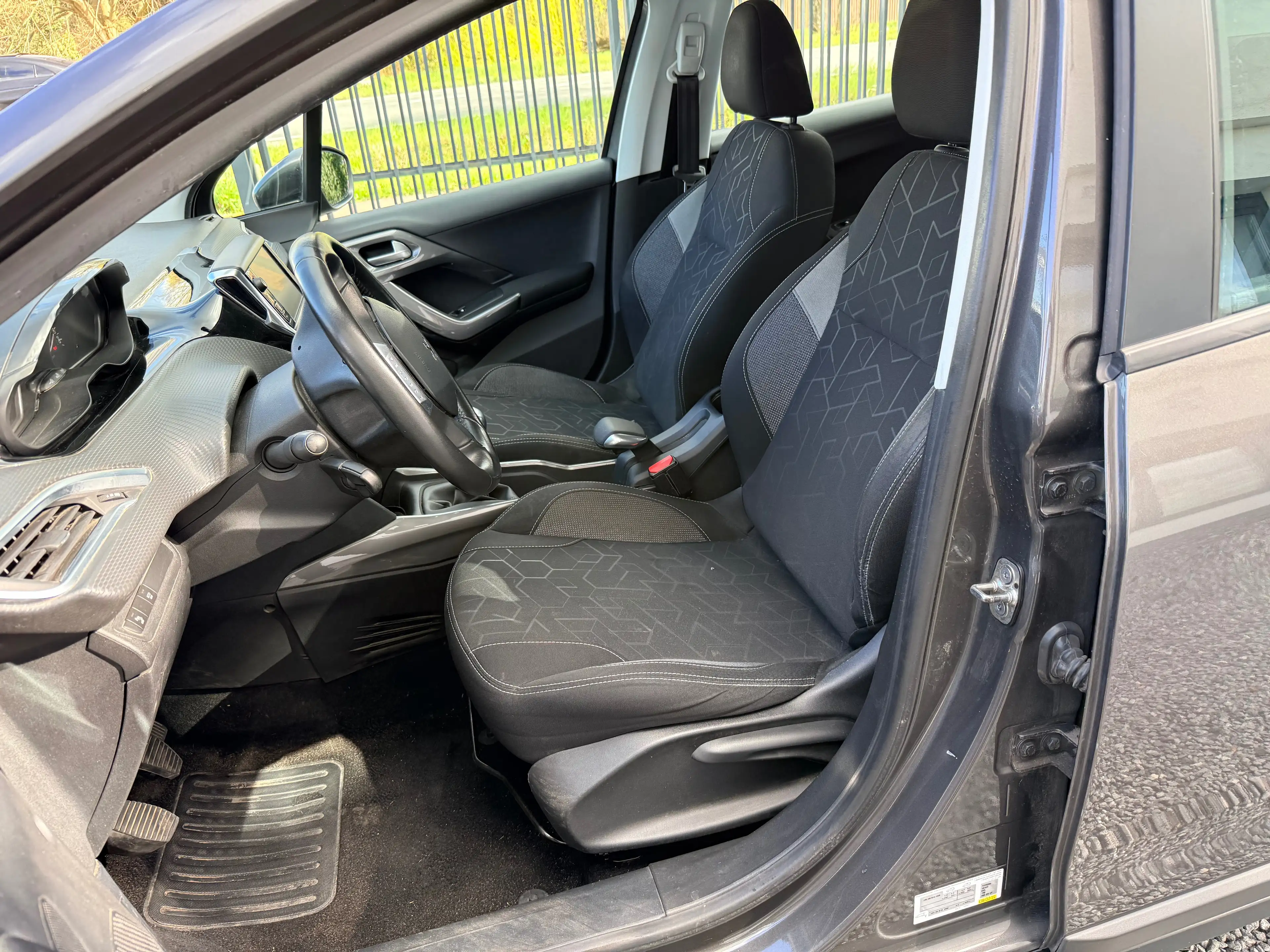 Peugeot 2008 2008 1.6 BlueHDi Active S — photo 9