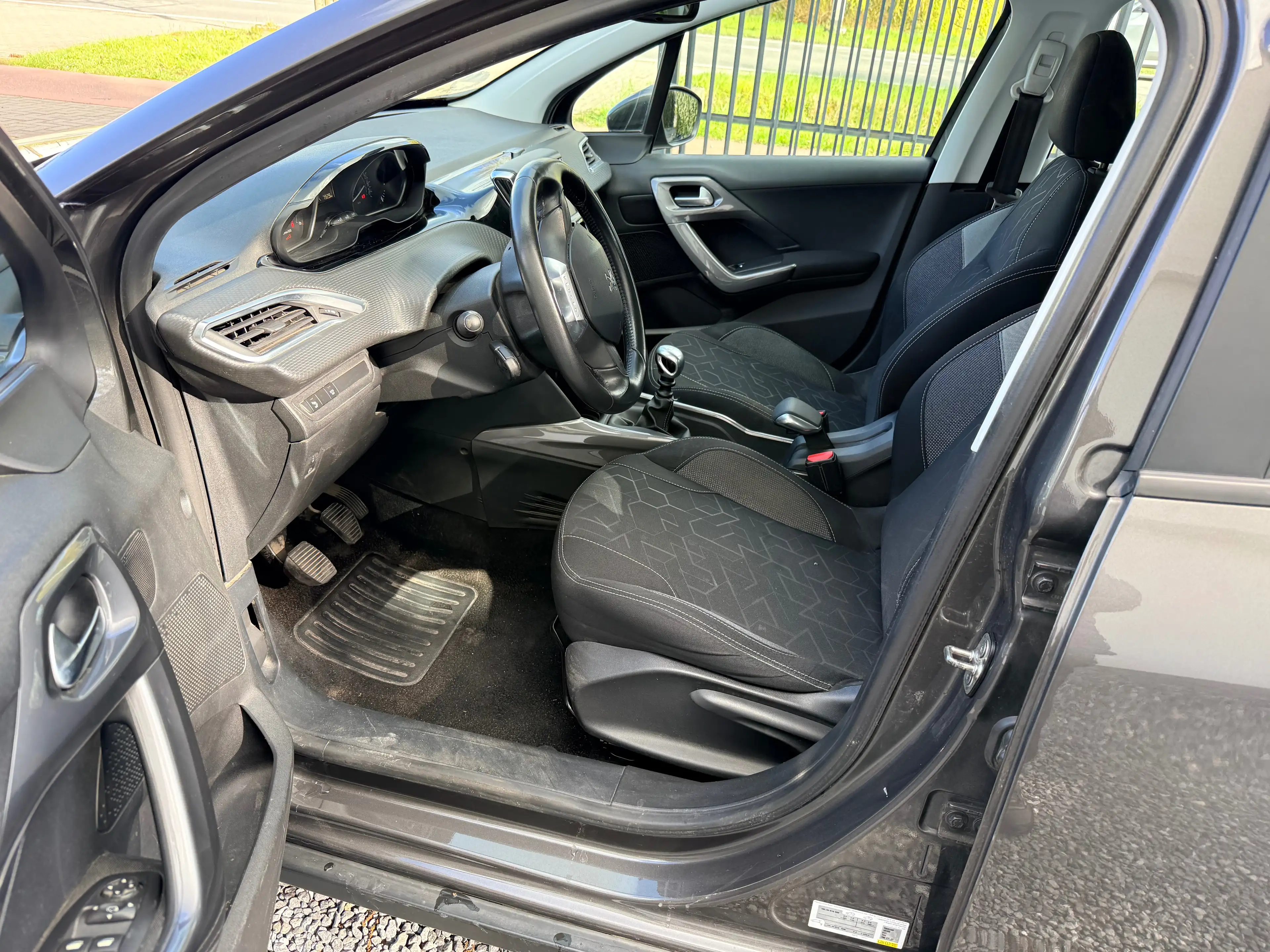 Peugeot 2008 2008 1.6 BlueHDi Active S — photo 8