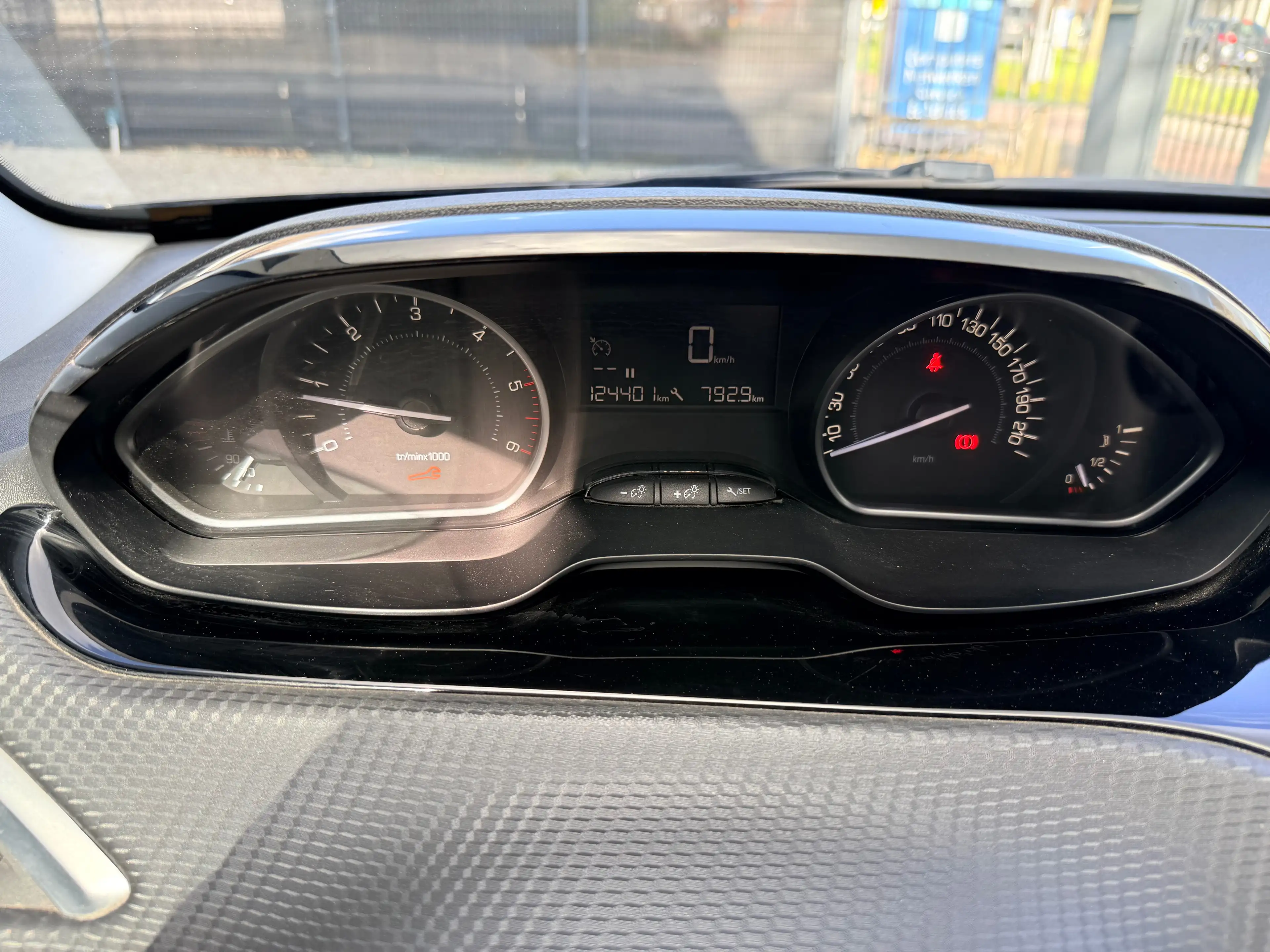 Peugeot 2008 2008 1.6 BlueHDi Active S — photo 14