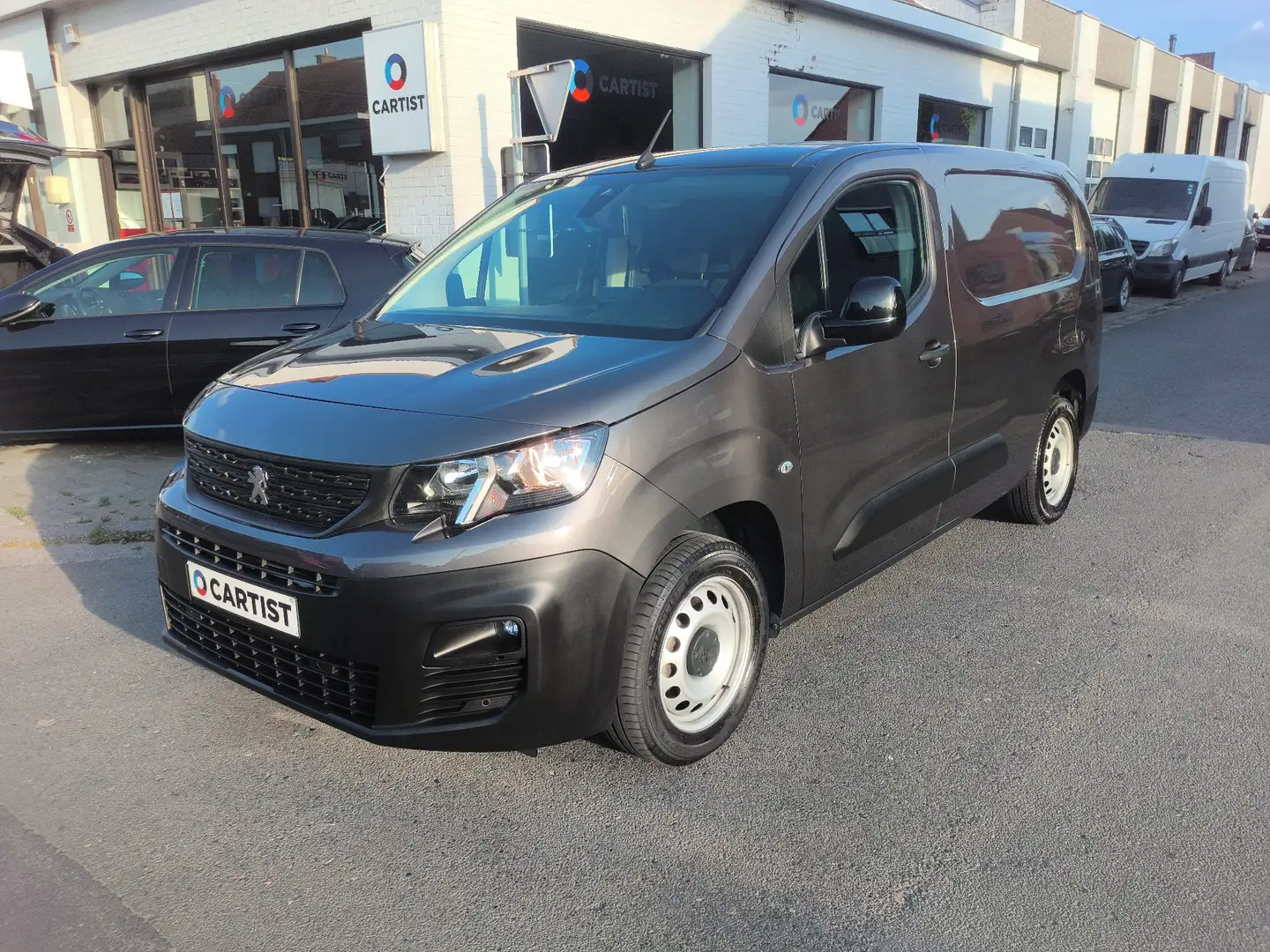 Peugeot Partner 1.5 BlueHDi 130 L2 Automaat/Trekhaak/Nieuwstaat/ Grigio - 1