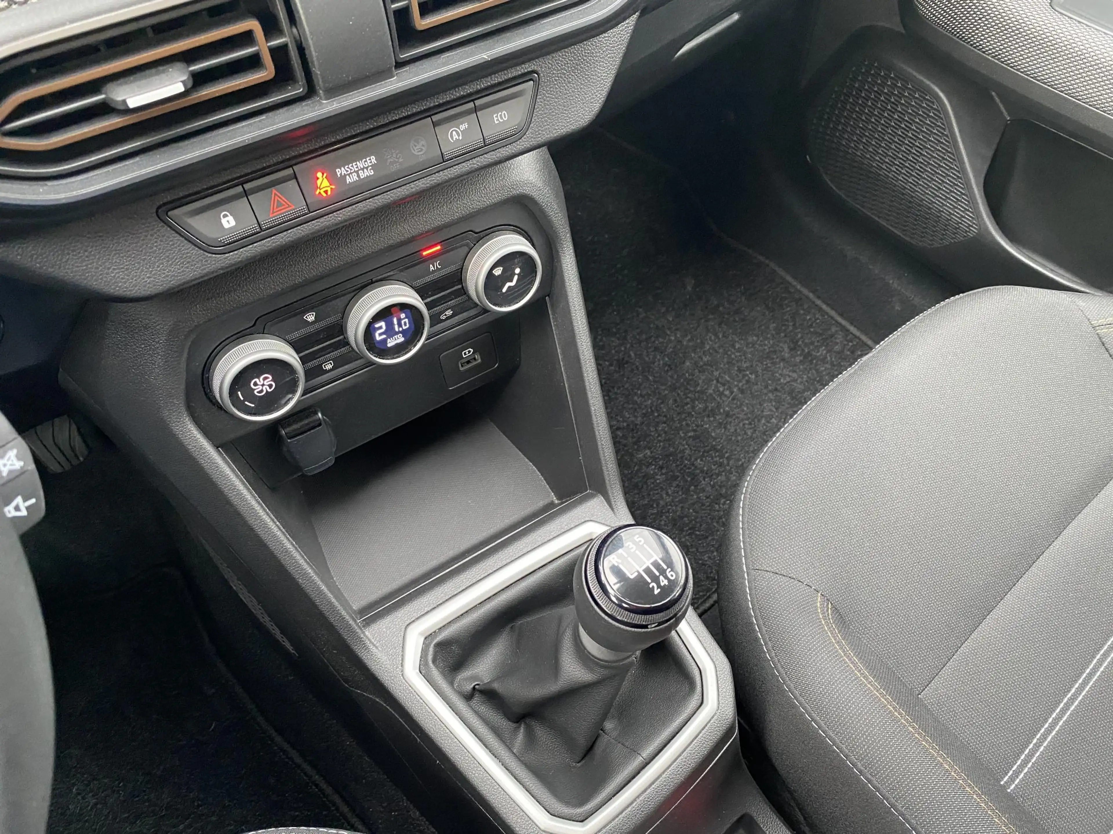 Dacia Sandero Stepway Expression TCe 90 — photo 10