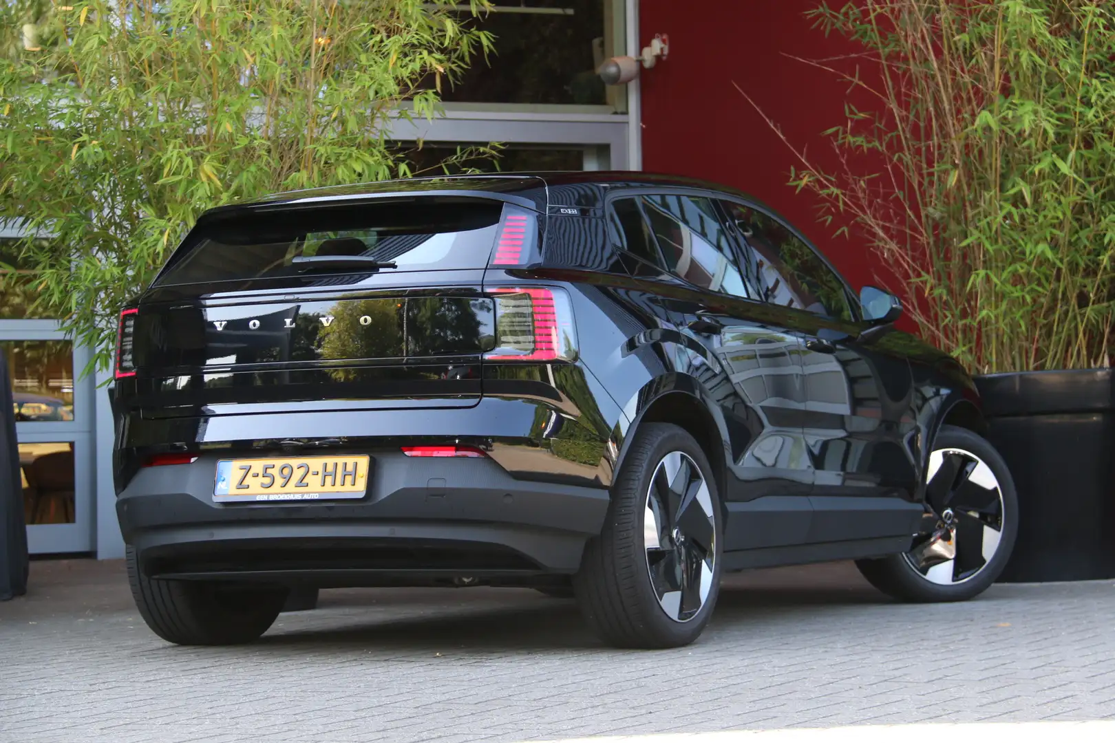 Volvo EX30 Single Motor Extended Range Plus 69 kWh | Camera | Zwart - 2