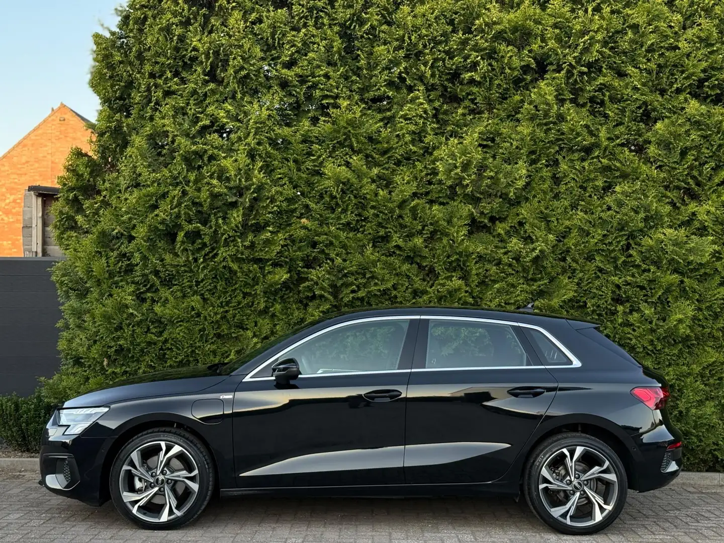 Audi A3 Sportback 40 TFSI e 2x S-Line Camera CarPlay Zwart - 2