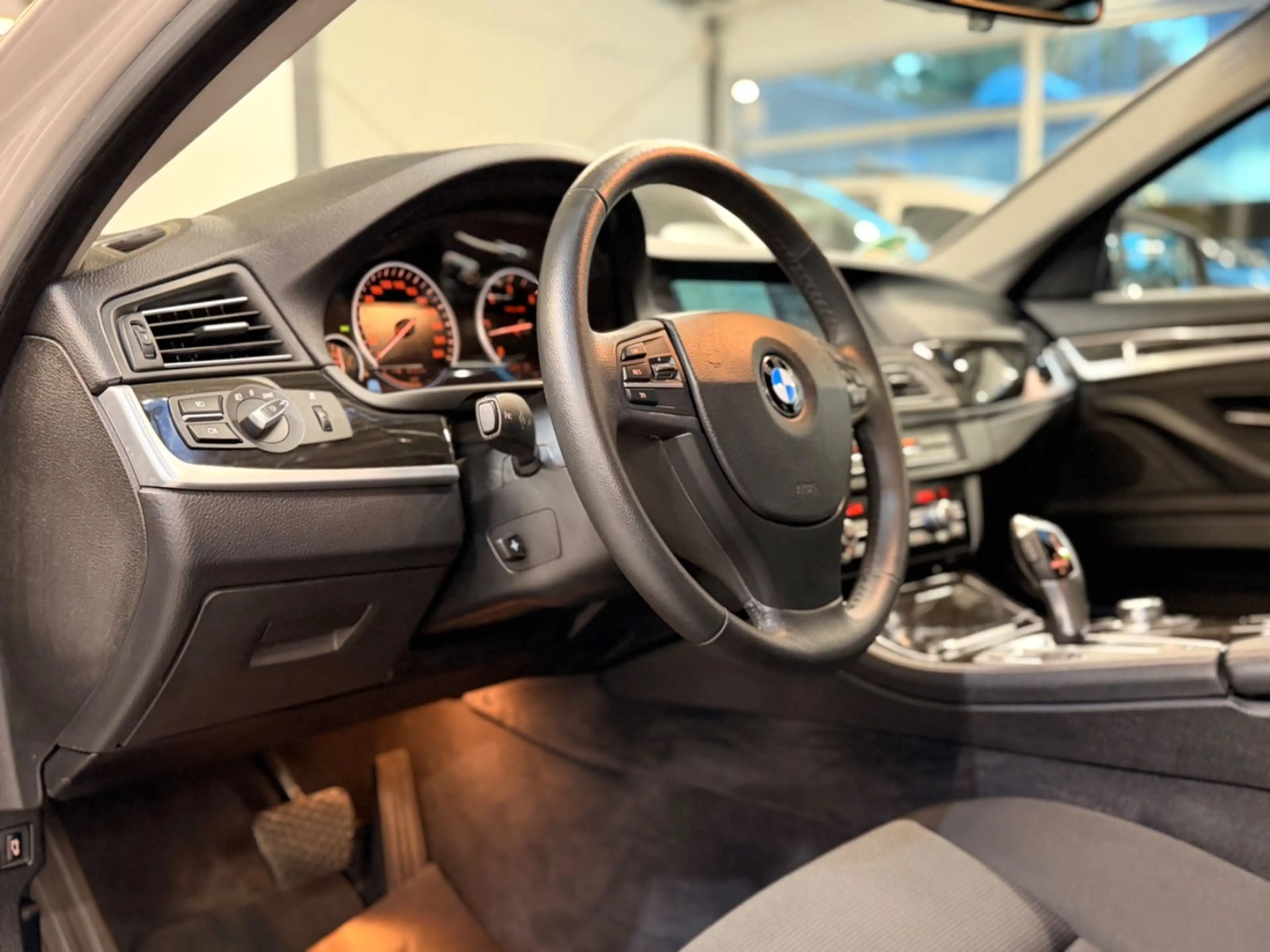 BMW 535 Limousine  /Bi-Xenon/Navi/BT/PDC/SHZ/ — photo 15