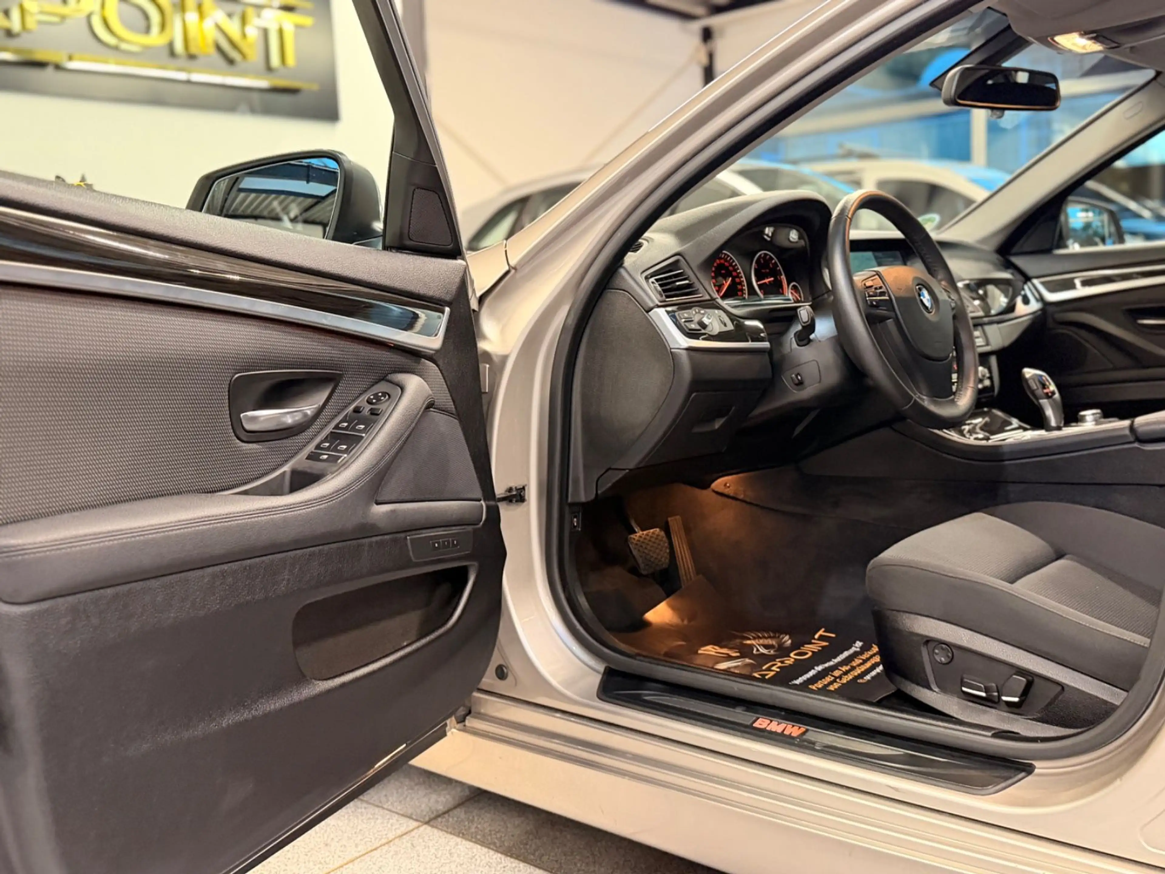 BMW 535 Limousine  /Bi-Xenon/Navi/BT/PDC/SHZ/ — photo 13