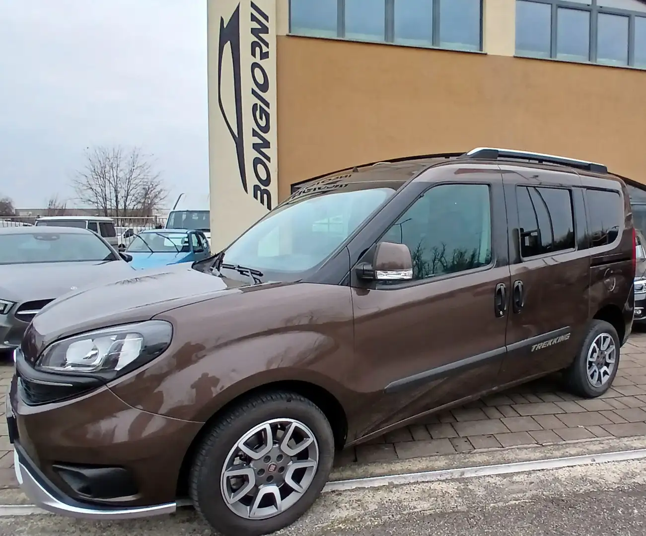 Fiat Doblo 1,6 trekking mjet  5posti km 46000 manuale navigat Braun - 1