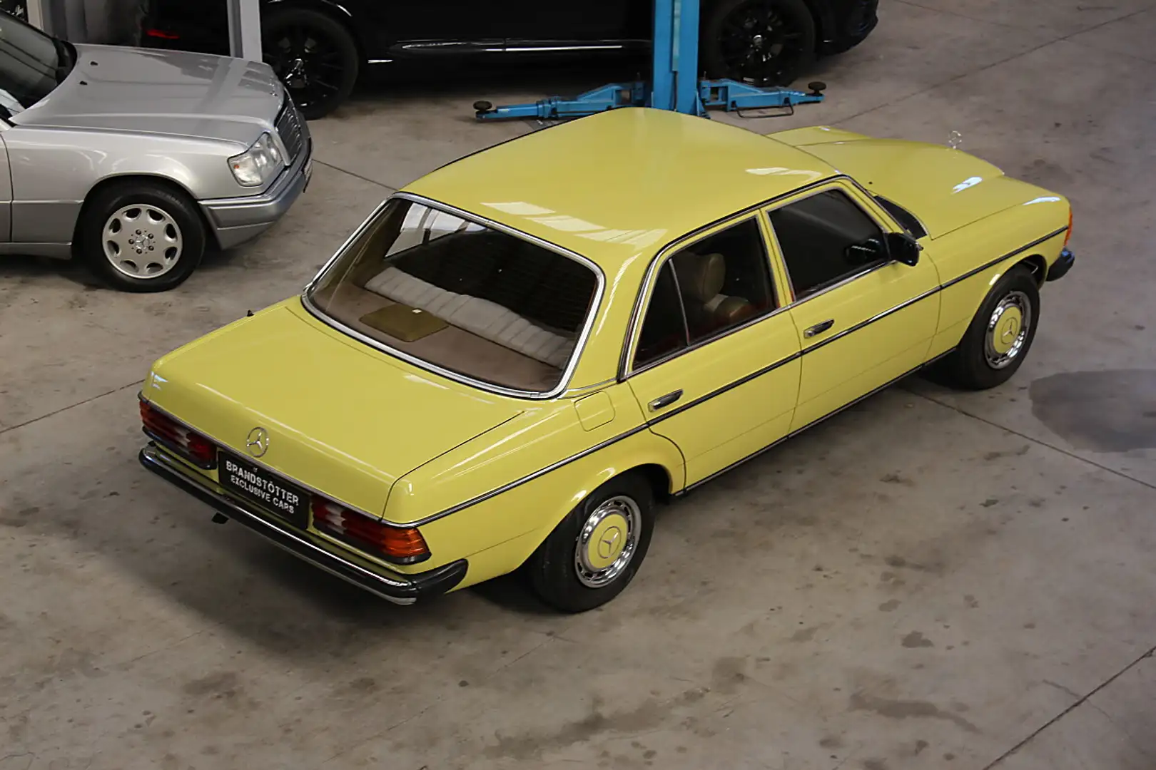 Mercedes-Benz 230 W123 Automatik Gelb - 1