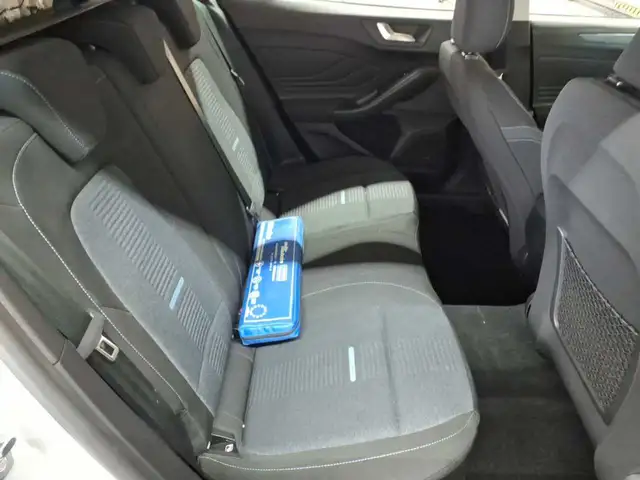 Ford Focus view 14