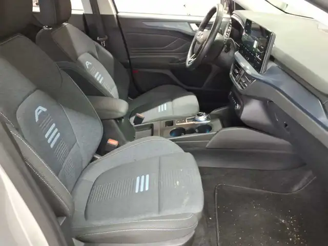 Ford Focus view 8