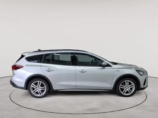 Ford Focus view 3