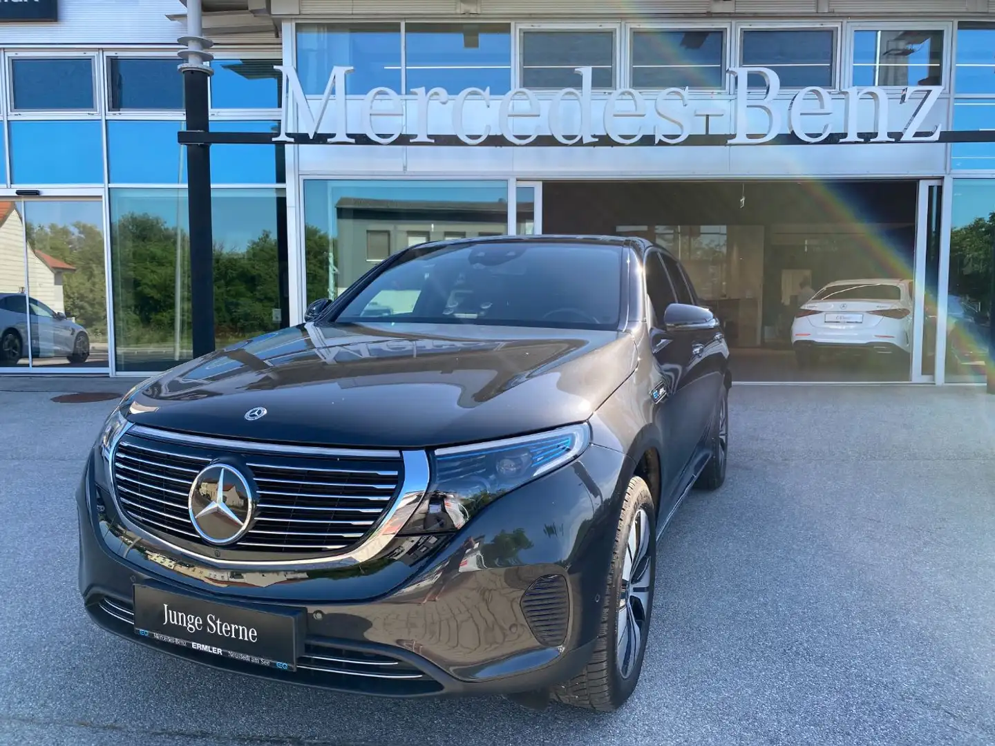Mercedes-Benz EQC 400 4MATIC AMG Line KeyGo FAP Distr SHD HUD Grau - 2