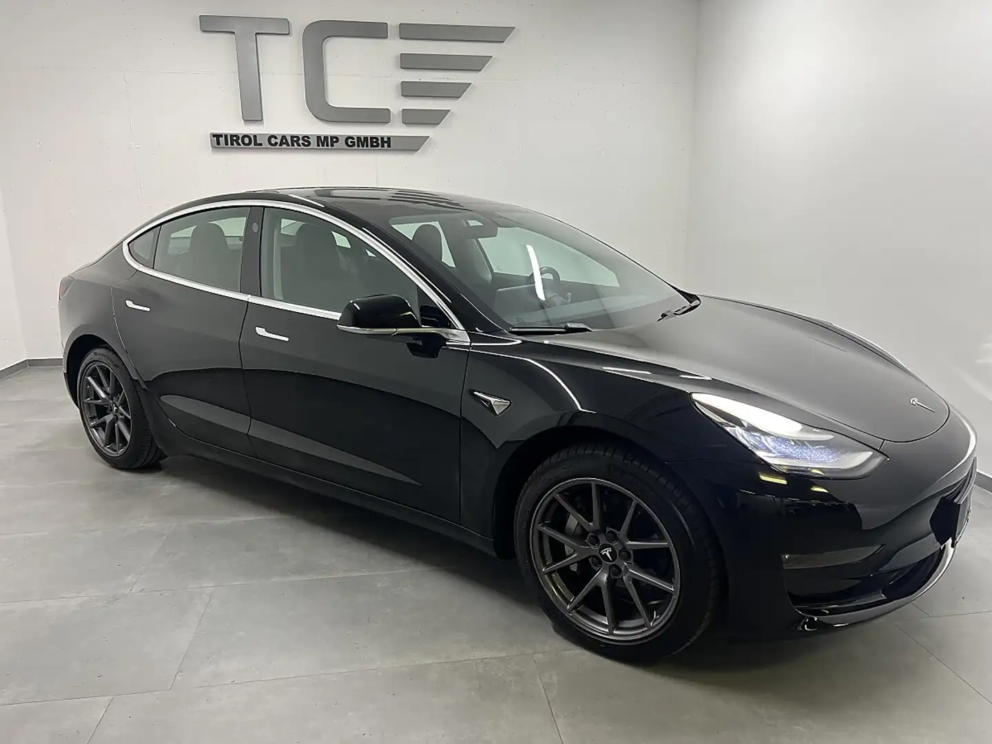 Tesla Model 3 Long Range AWD 75kWh Schwarz - 1