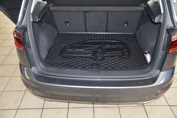 Bild 8 Volkswagen Golf Sportsvan VII Highline AHK PANO NAVI PDC