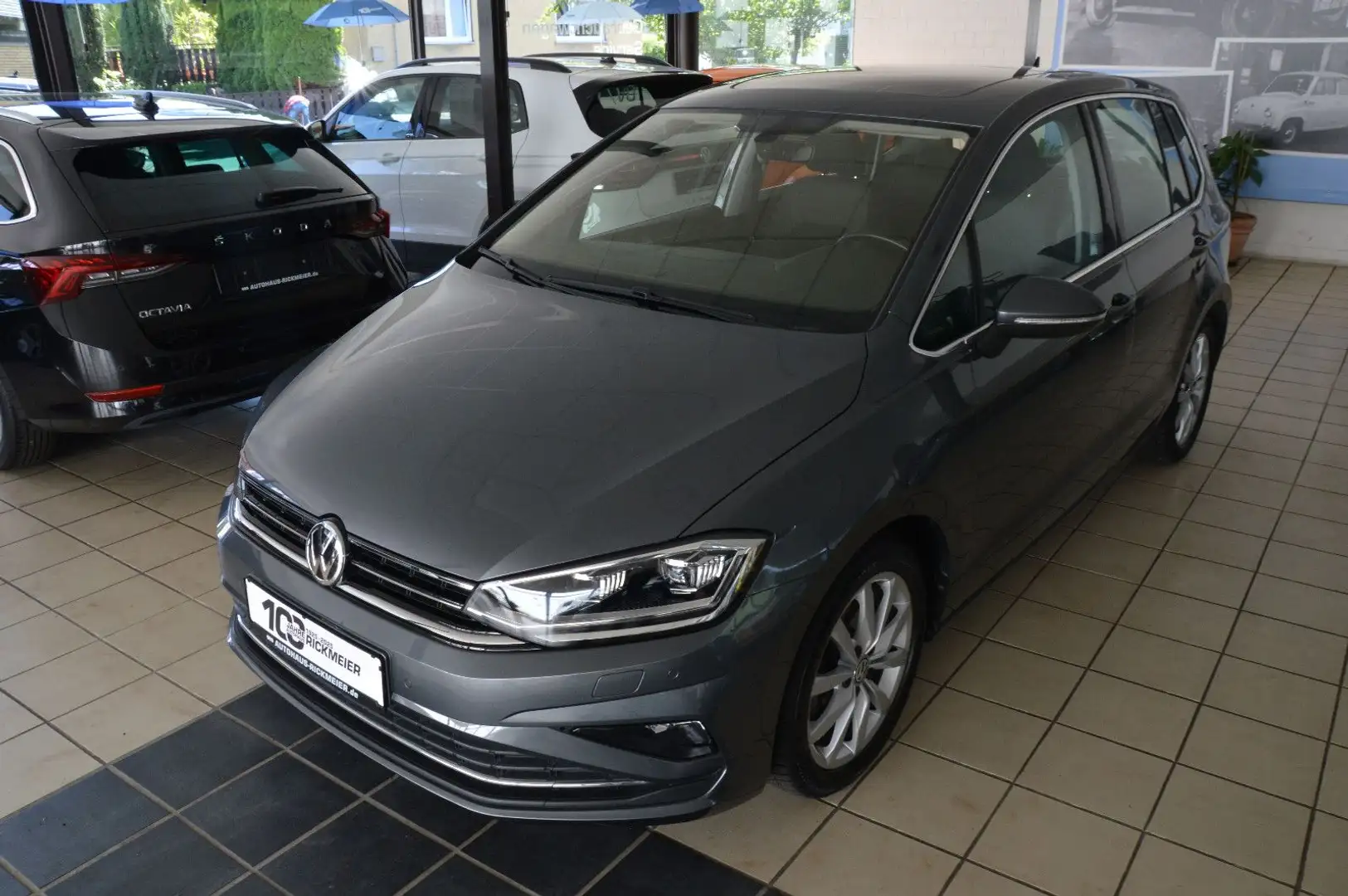 Volkswagen Golf Sportsvan VII Highline AHK PANO NAVI PDC Gris - 1