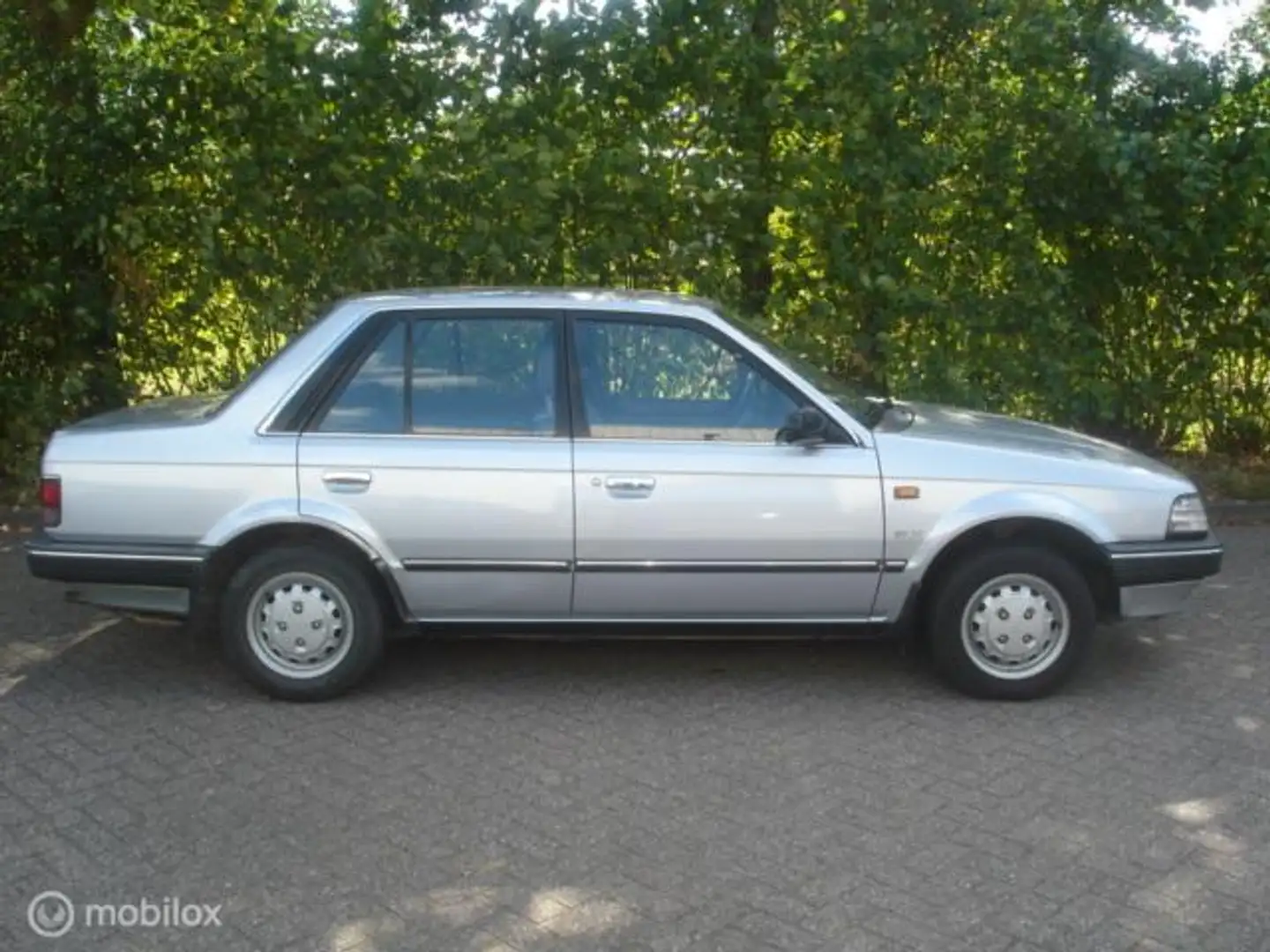 Mazda 323 1.5 GLX 4 drs. sedan Gris - 2