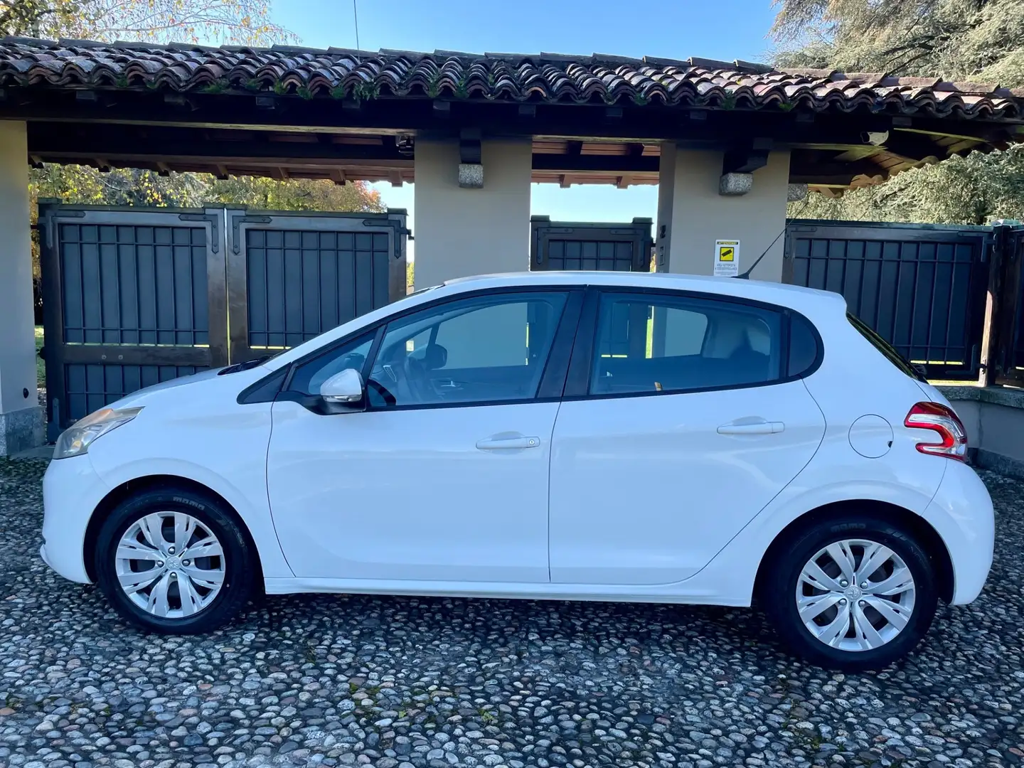 Peugeot 208 1.4 HDi 68 CV 5 porte Van Blanc - 2