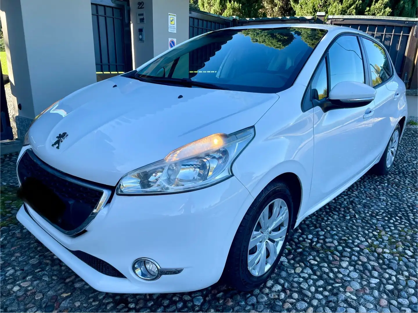 Peugeot 208 1.4 HDi 68 CV 5 porte Van Blanc - 1