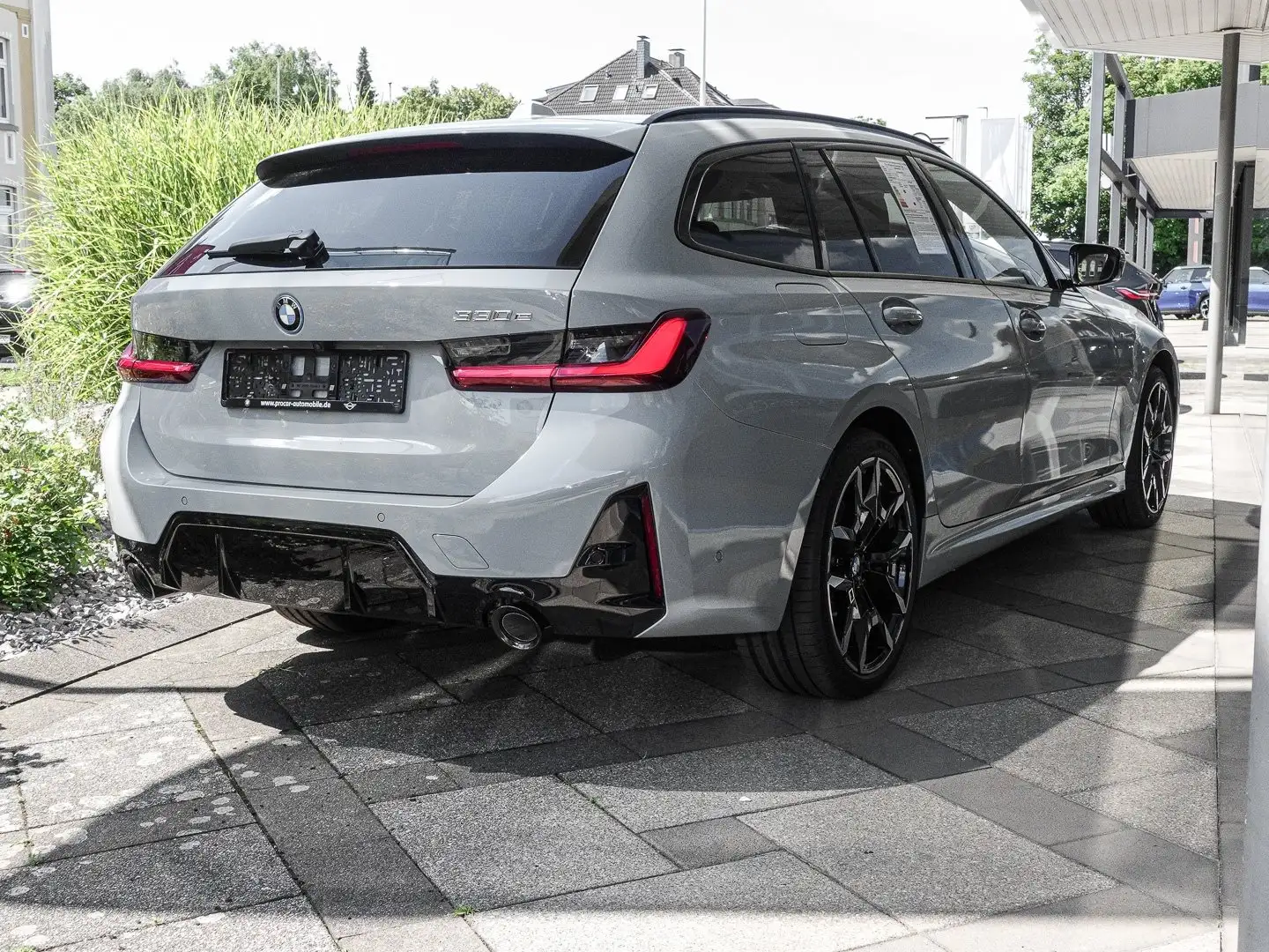 BMW 330 e Touring M Sport Pro Inno.Pak. Comfort.Pak LKH DA Grau - 2