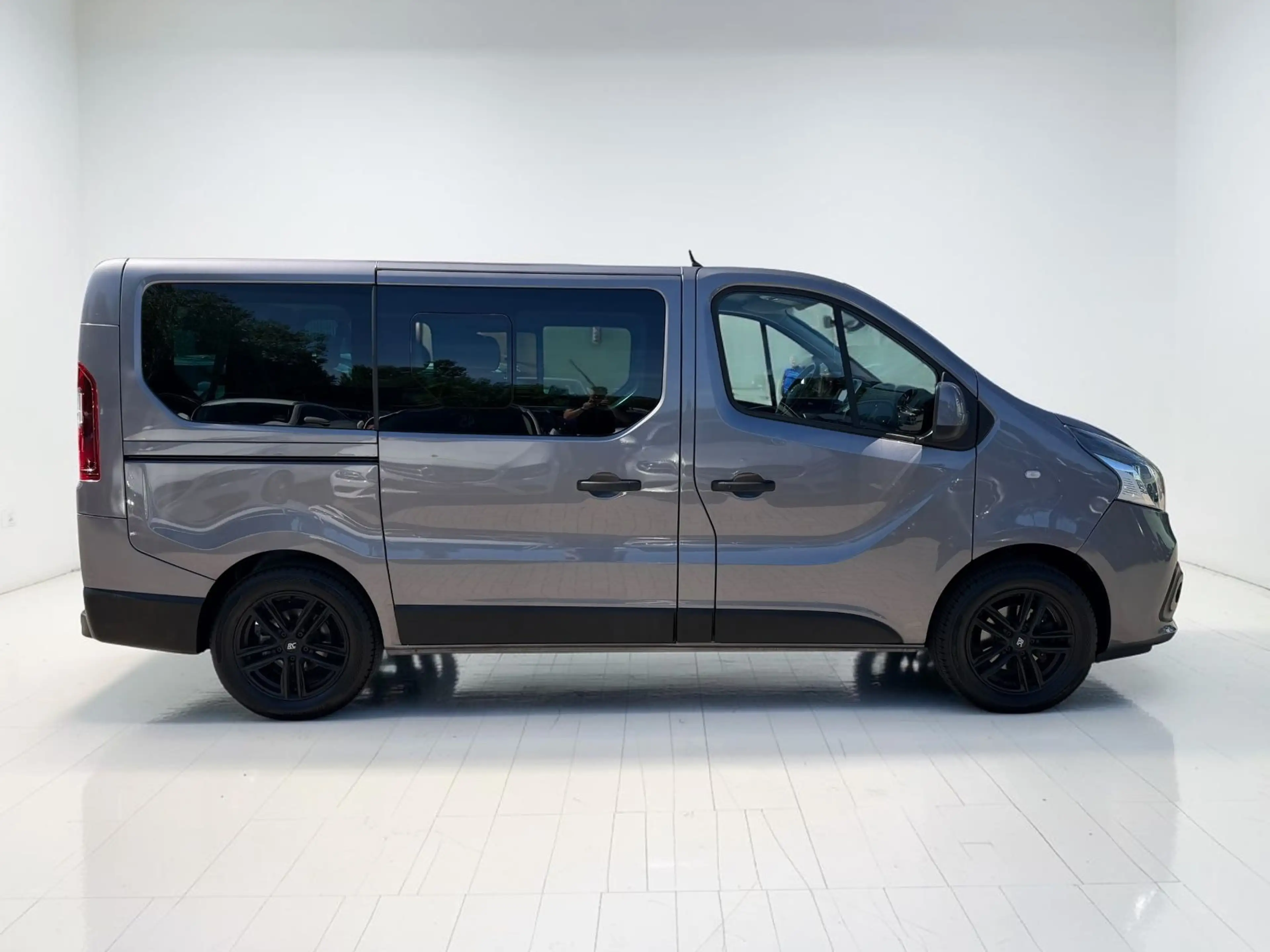 Nissan NV300 Kombi L1H1 2,7t*NAVI*TEMPO*AHK*KLIMA*8SITZ — photo 5