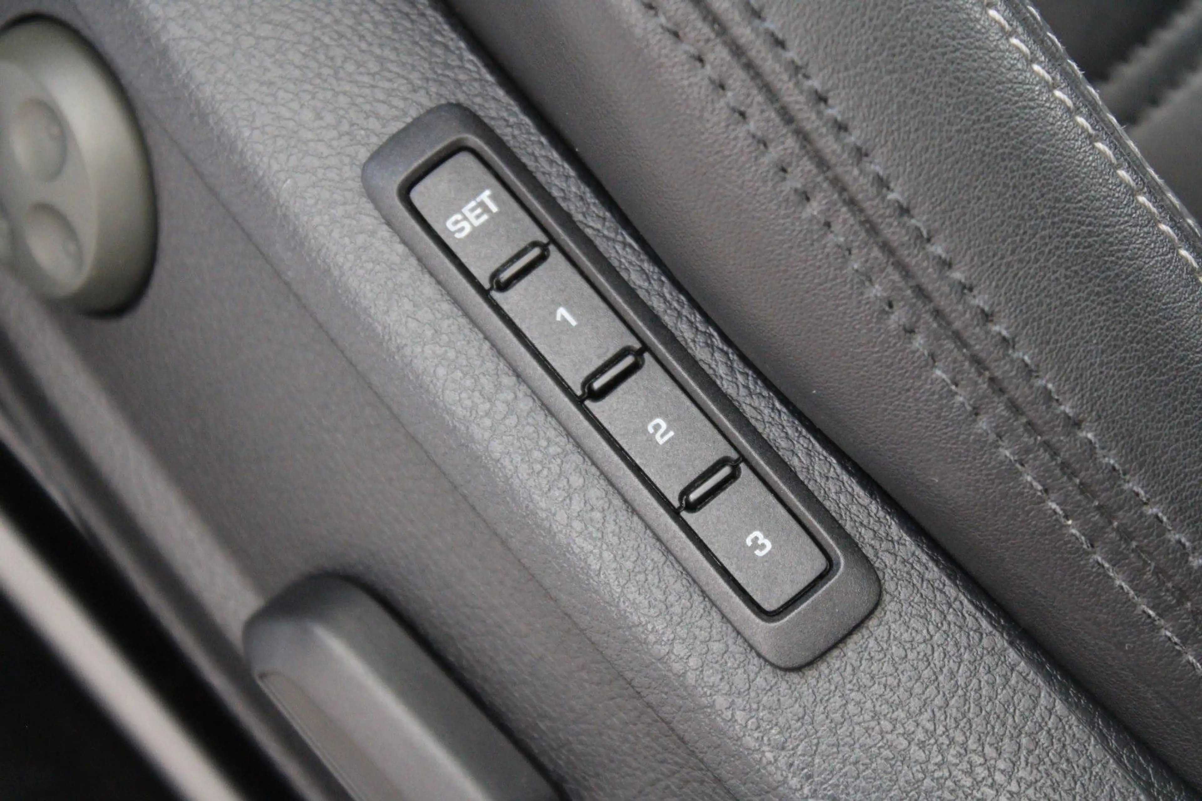 Volkswagen CC *TÜV&Insp. Neu*Automatik*Navi*Kamera*H&K* — photo 5