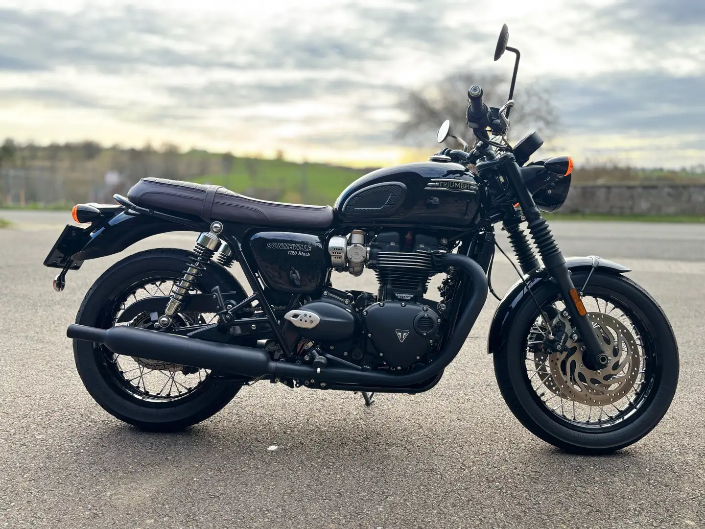 Triumph Bonneville T120 Black Noir - 1