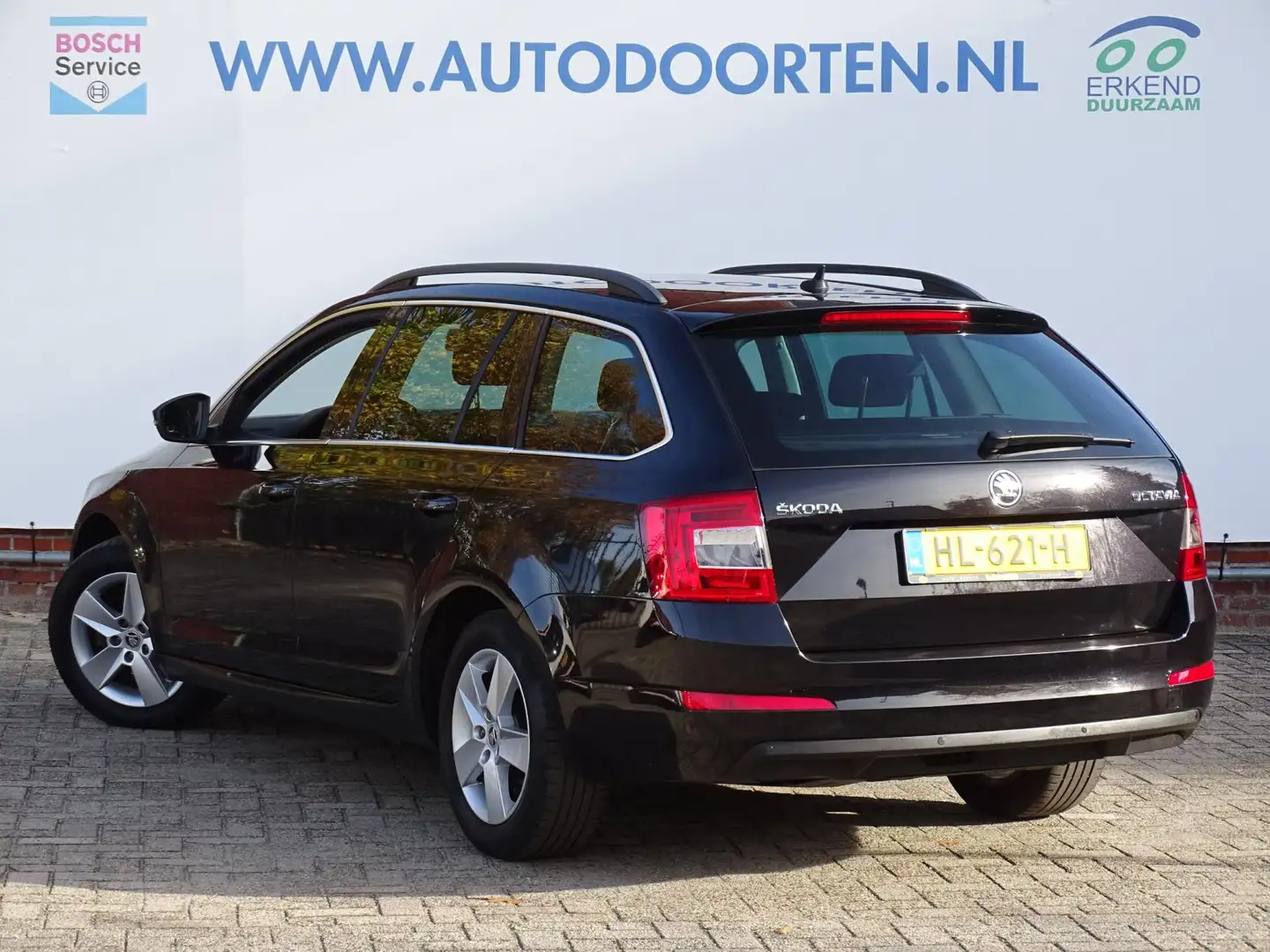 Skoda Octavia Combi 1.2 TSI Greentech Ambition|TREKHAAK| Zwart - 2