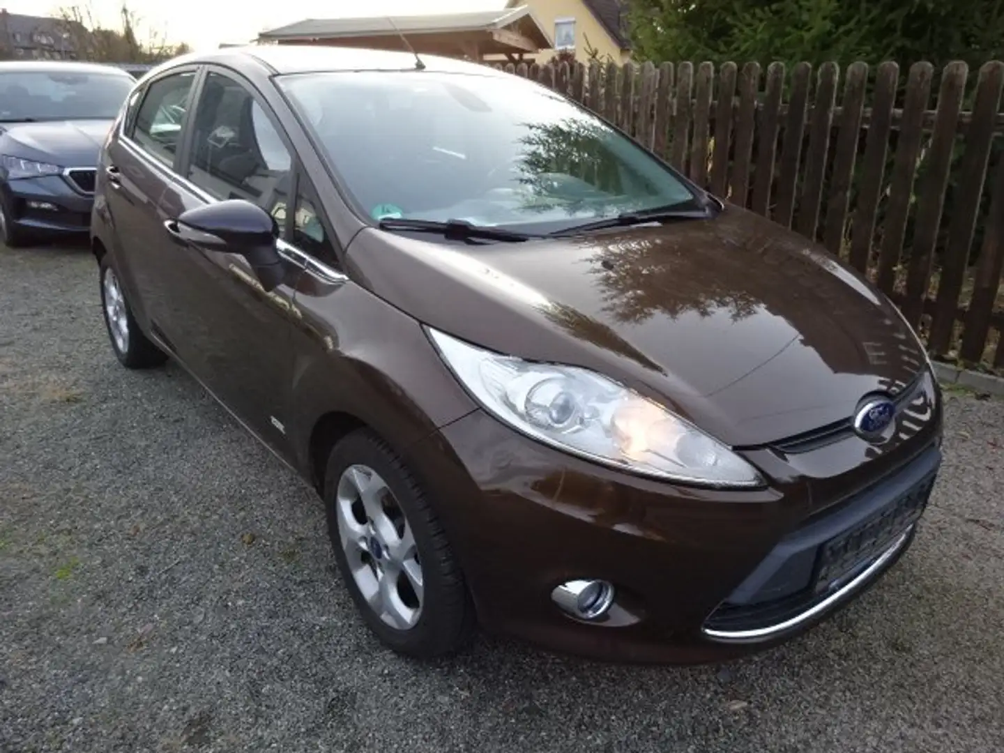 Ford Fiesta 1.4 Titanium *Winter-Paket*Komfort-Paket* Brun - 2