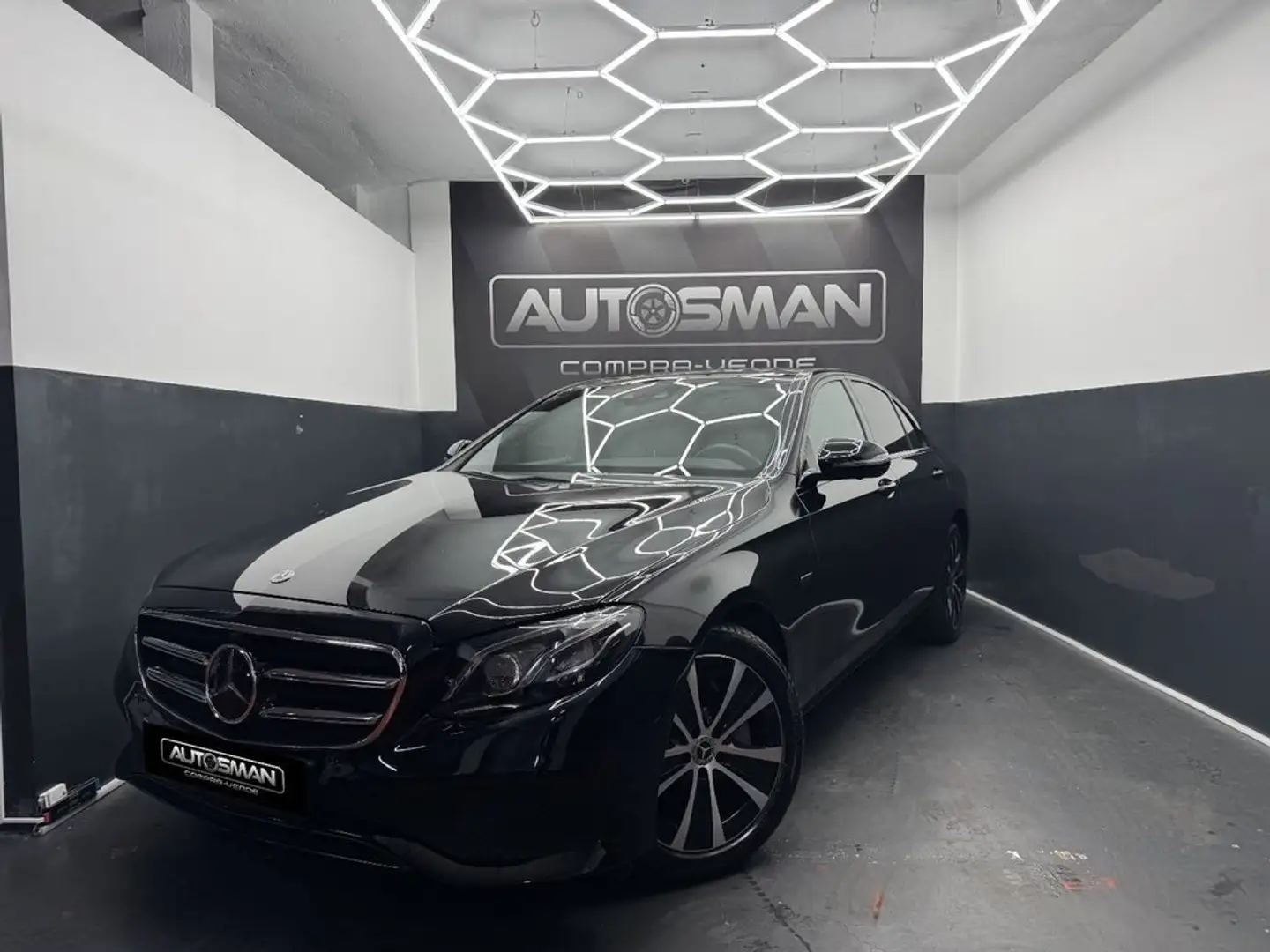 Mercedes-Benz E 300 de Negro - 1