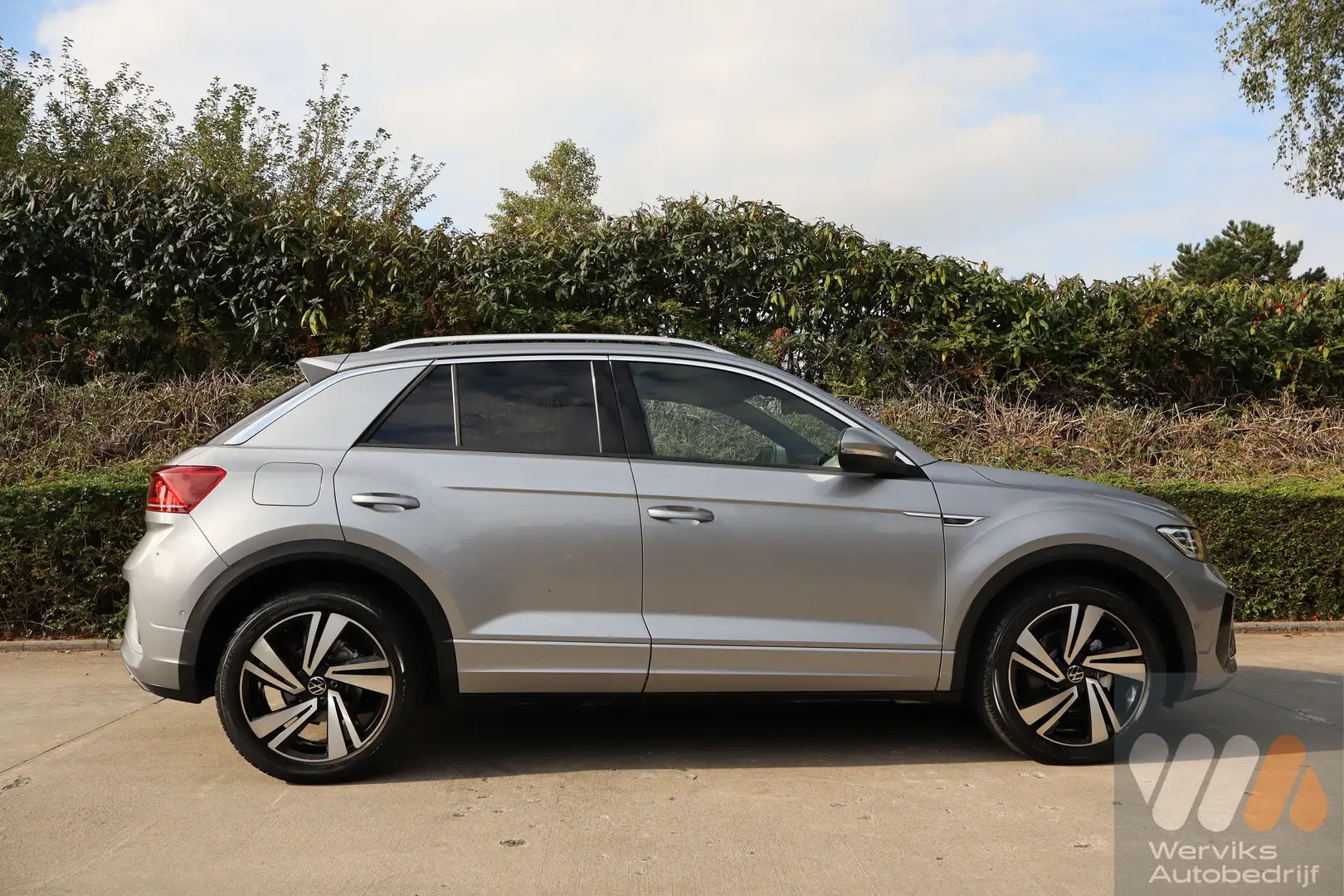 Volkswagen T-Roc R-Line 1.5TSI DSG| IQ-Matrix | CAMERA | KEYLESS | Argent - 2