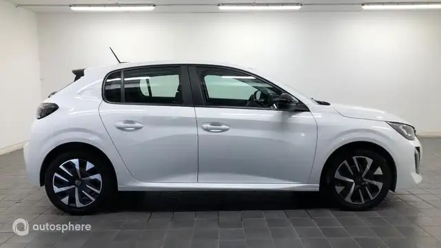 Peugeot 208 view 4
