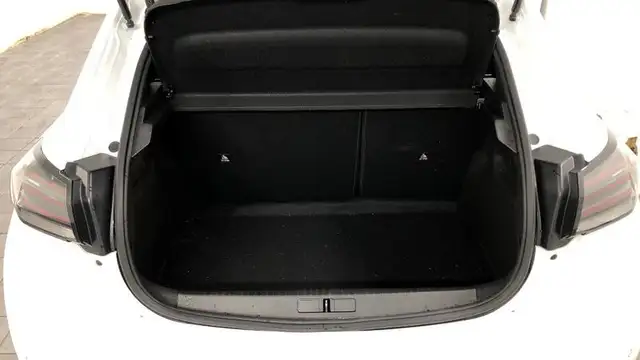 Peugeot 208 view 14