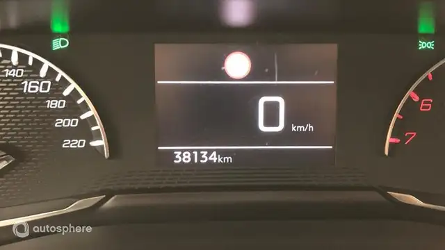 Peugeot 208 view 9