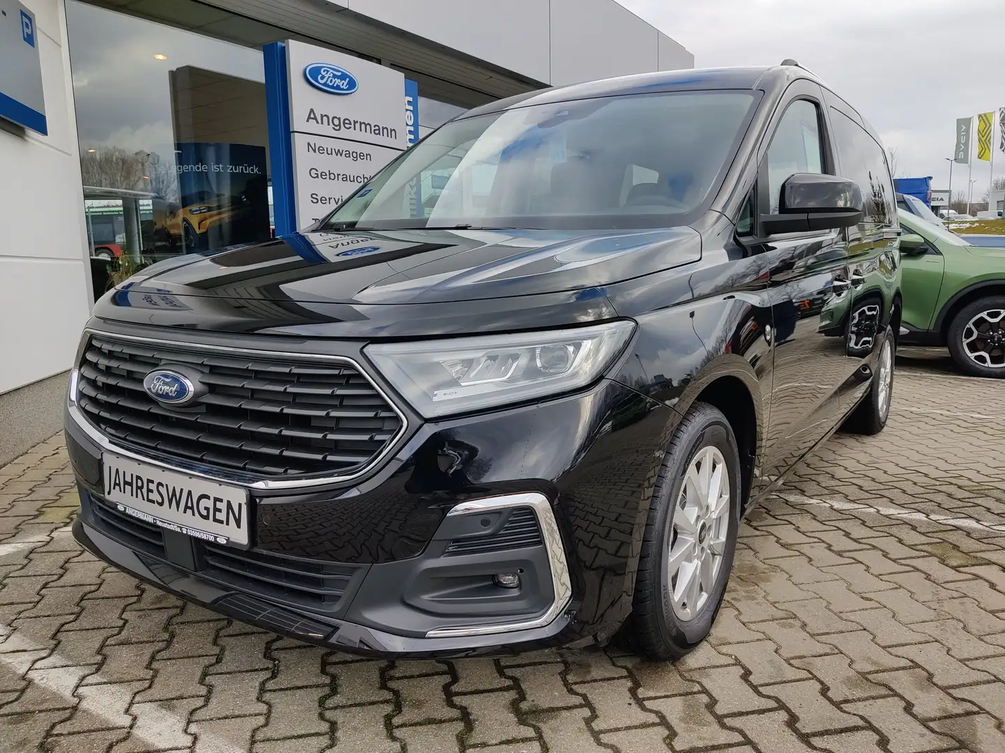 Ford Grand Tourneo Titanium Negro - 1