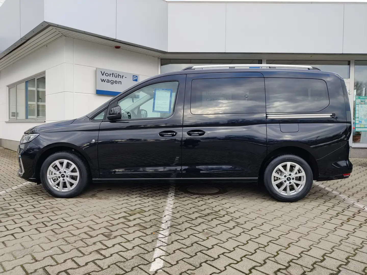 Ford Grand Tourneo Titanium Negro - 2