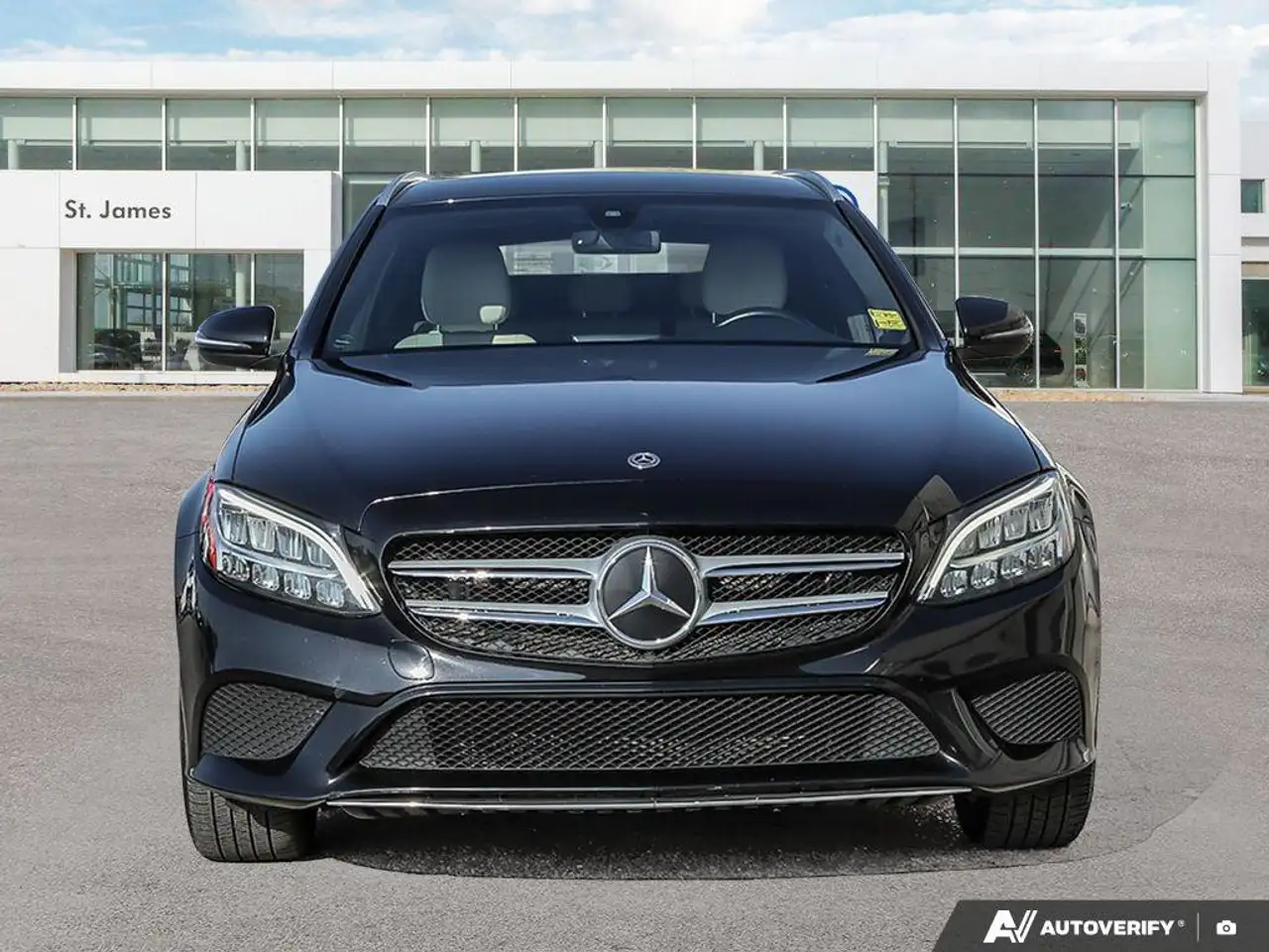 Mercedes-Benz C-Class снимка Mercedes-Benz C-Class