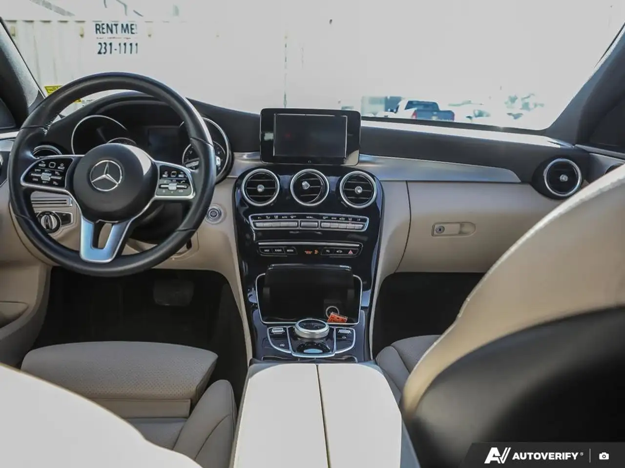 Mercedes-Benz C-Class снимка Mercedes-Benz C-Class