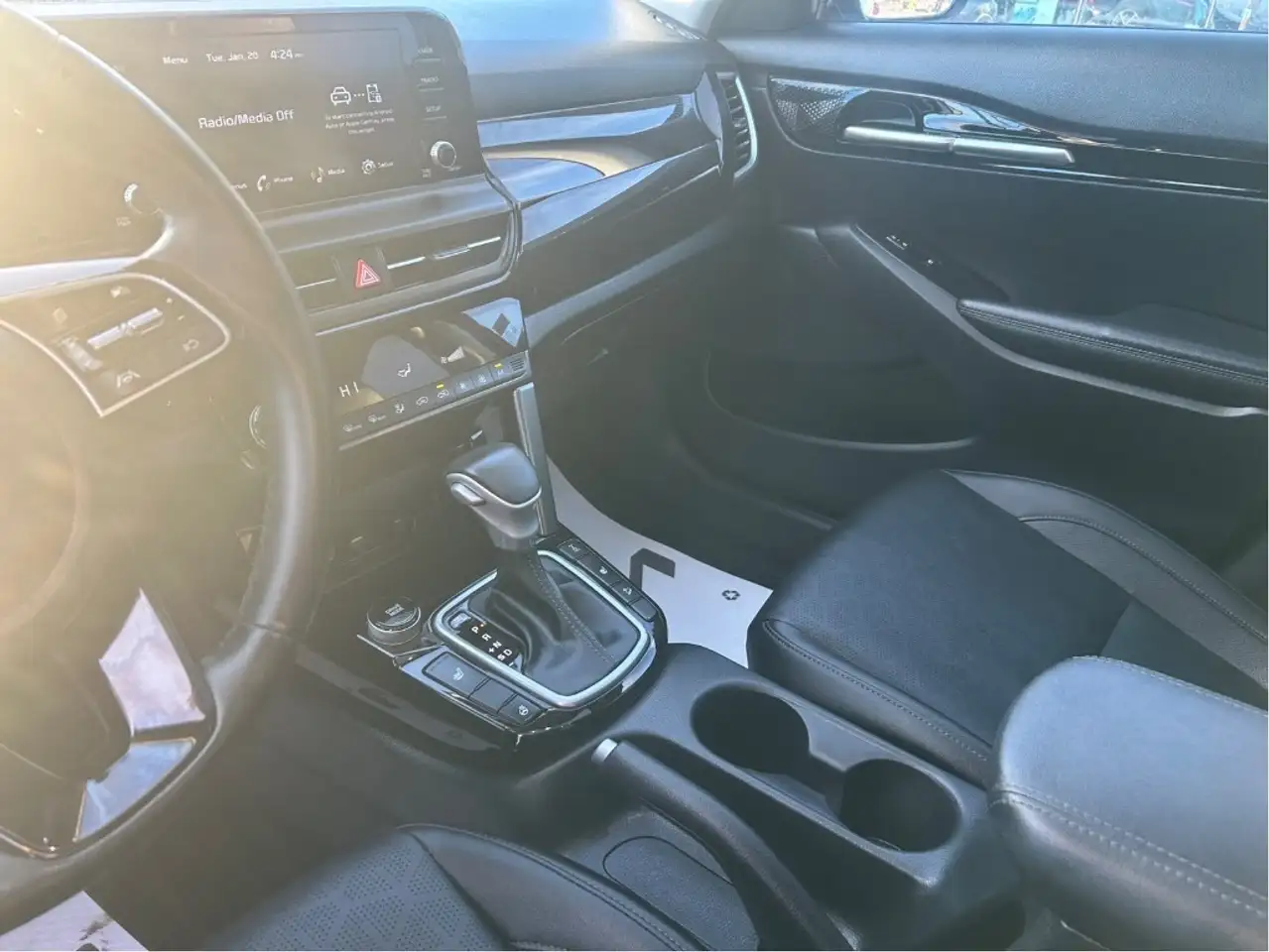 Kia Seltos снимка Kia Seltos