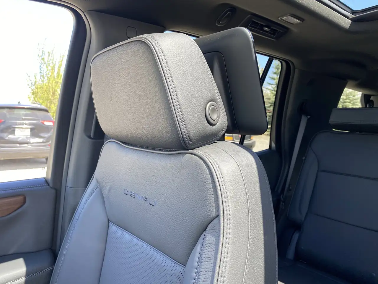 GMC Yukon photo GMC Yukon