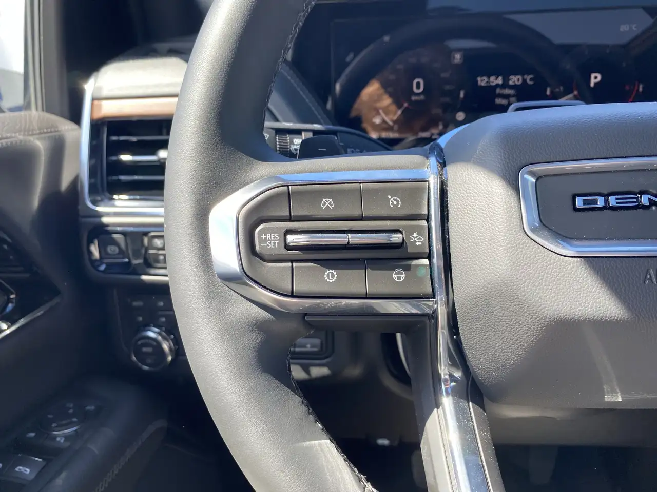 GMC Yukon photo GMC Yukon