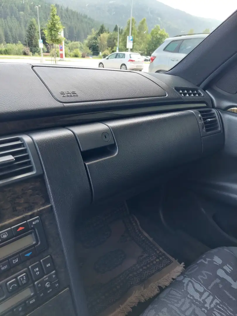 Mercedes-Benz E 240 Avantgarde Синій - 2