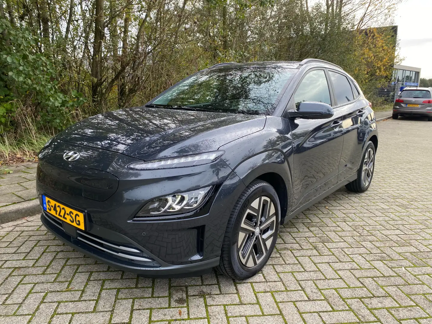 Hyundai KONA EV Premium 64 kWh Leer | Camera | Stuur en stoel v Grijs - 2