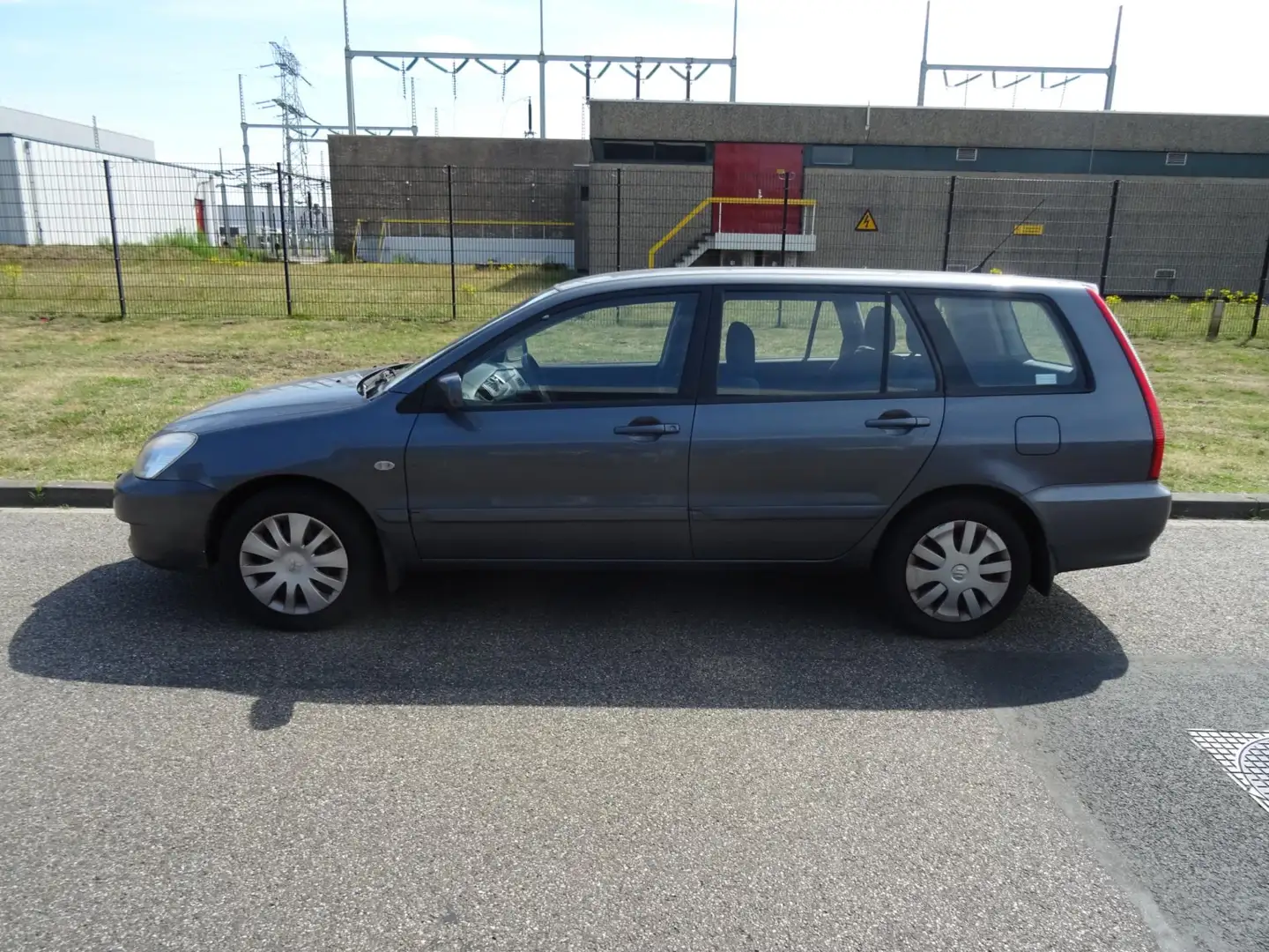 Mitsubishi Lancer Station Wagon 1.6 Inform Gris - 2