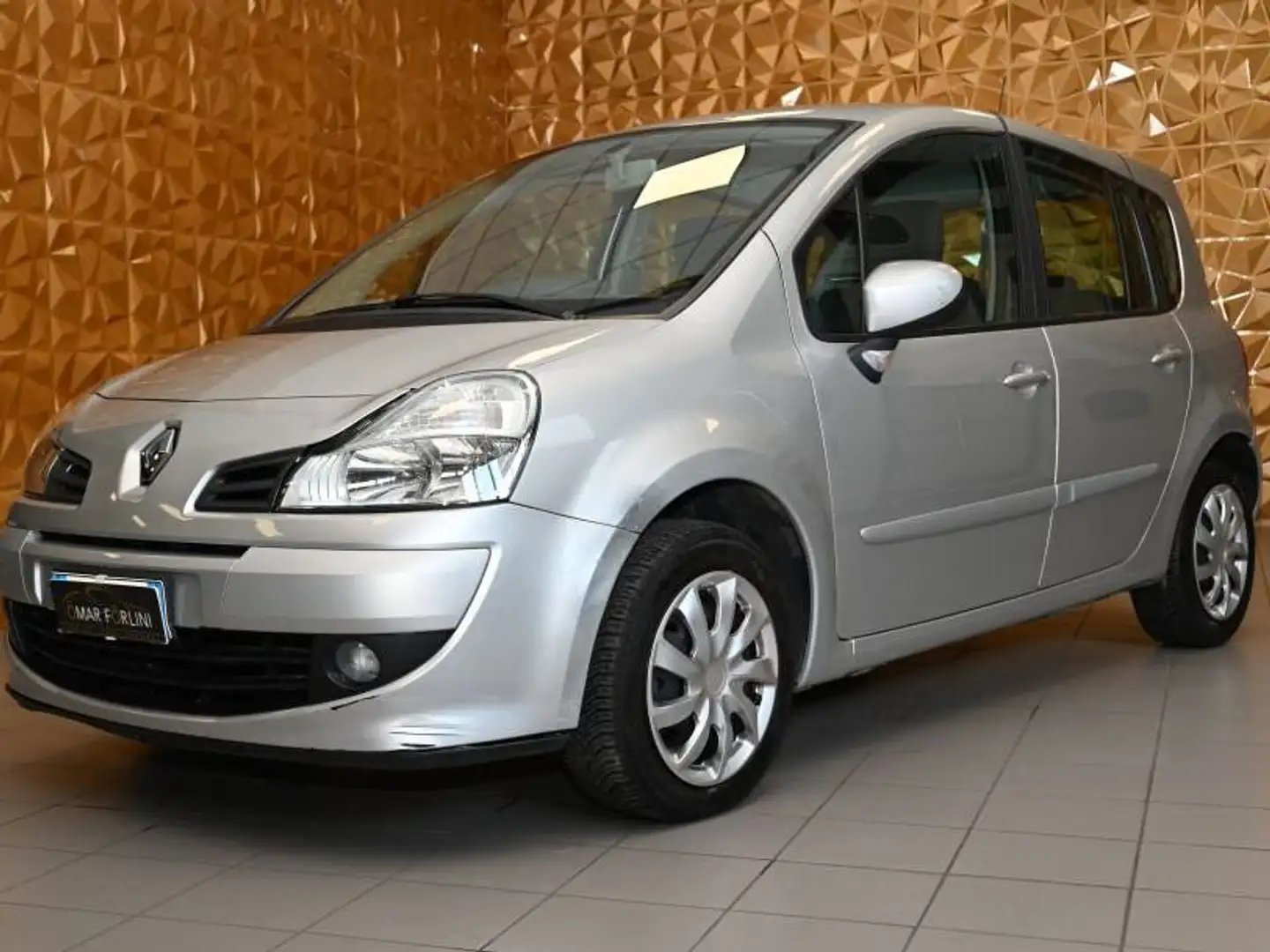 Renault Grand Modus 1.5 dCi 75CV ATTRACTIVE SERVO CLIMA ABS FENDI FULL Argent - 1