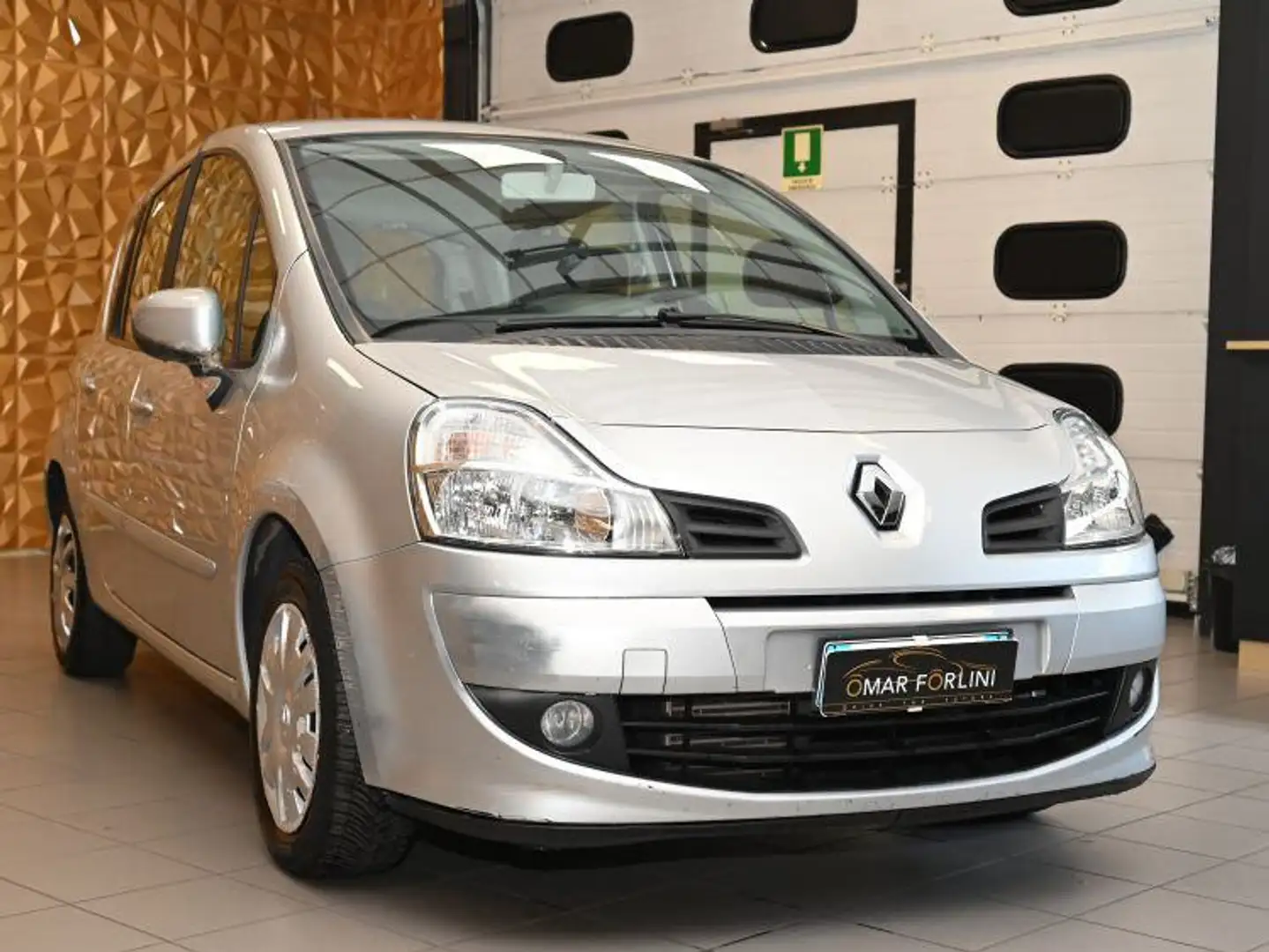 Renault Grand Modus 1.5 dCi 75CV ATTRACTIVE SERVO CLIMA ABS FENDI FULL Argent - 2