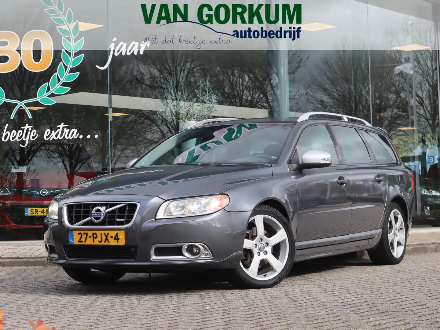 Volvo V70 2.0T R-Edition Automaat Gris - 1
