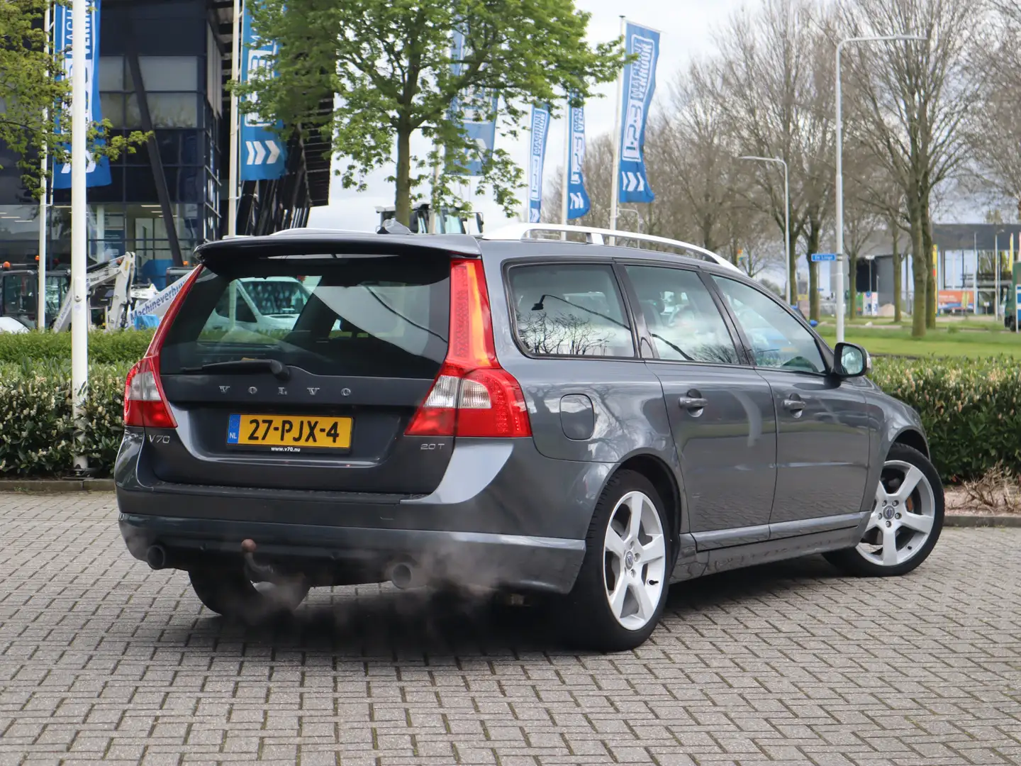 Volvo V70 2.0T R-Edition Automaat Szary - 2