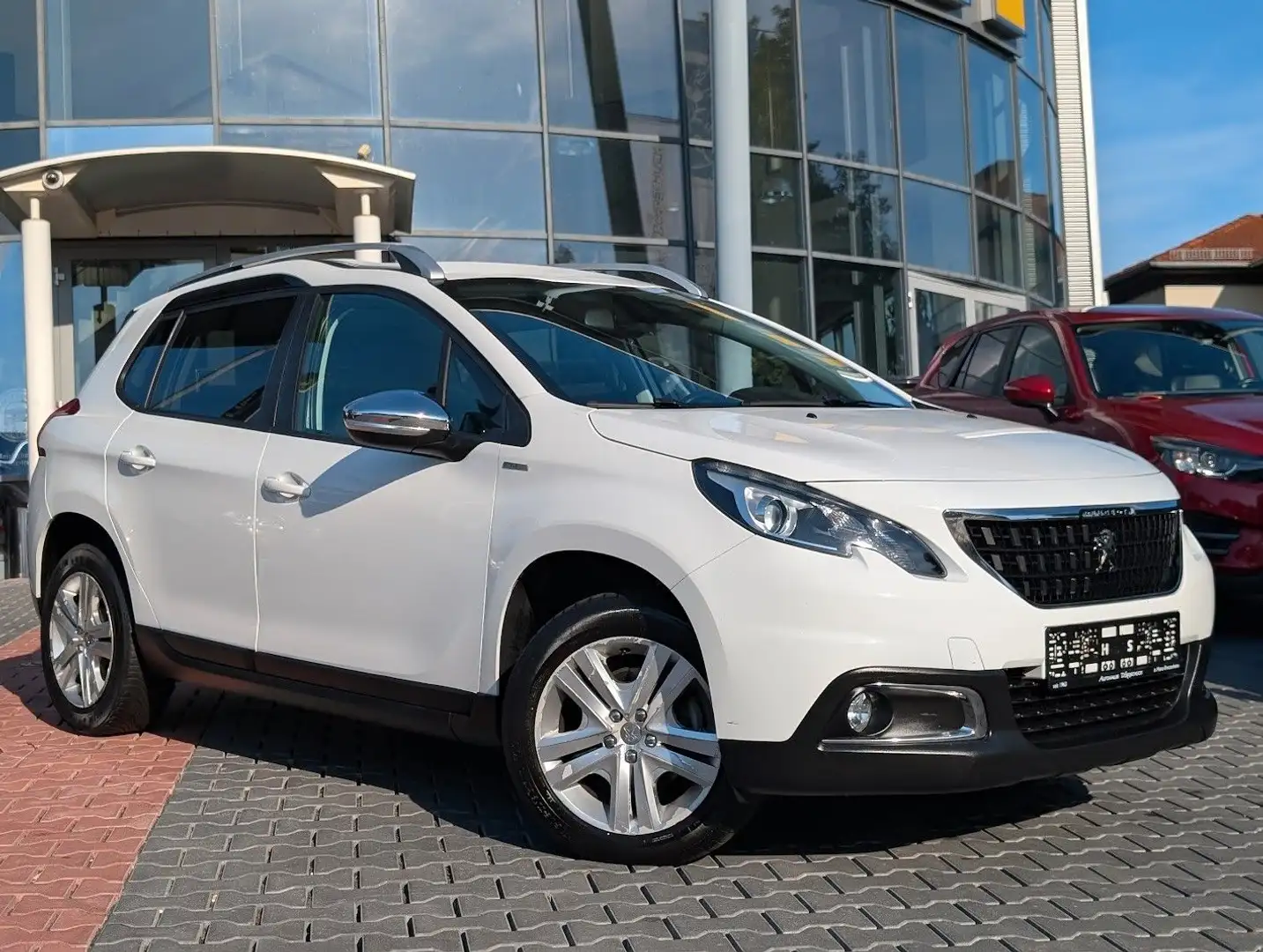 Peugeot 2008 Style Automatik *CarPlay*KAMERA*PDC* Weiß - 2
